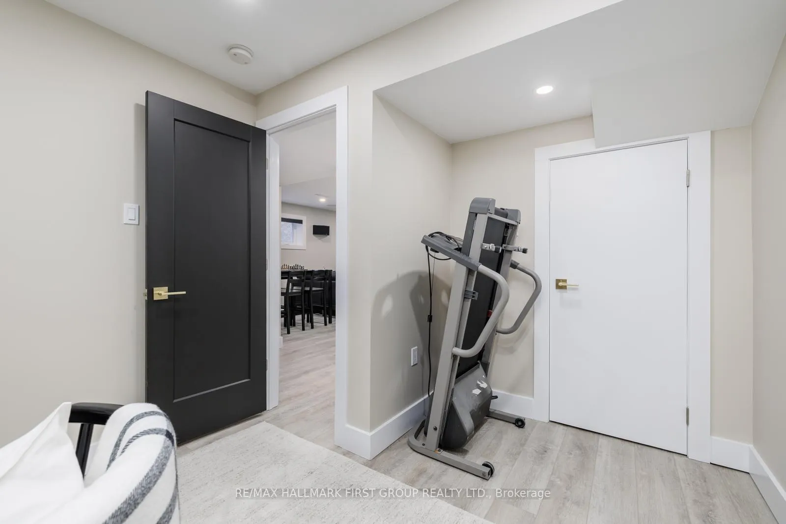Photo 35 of 27 Louis Way, Scugog, Port Perry — HOMEH