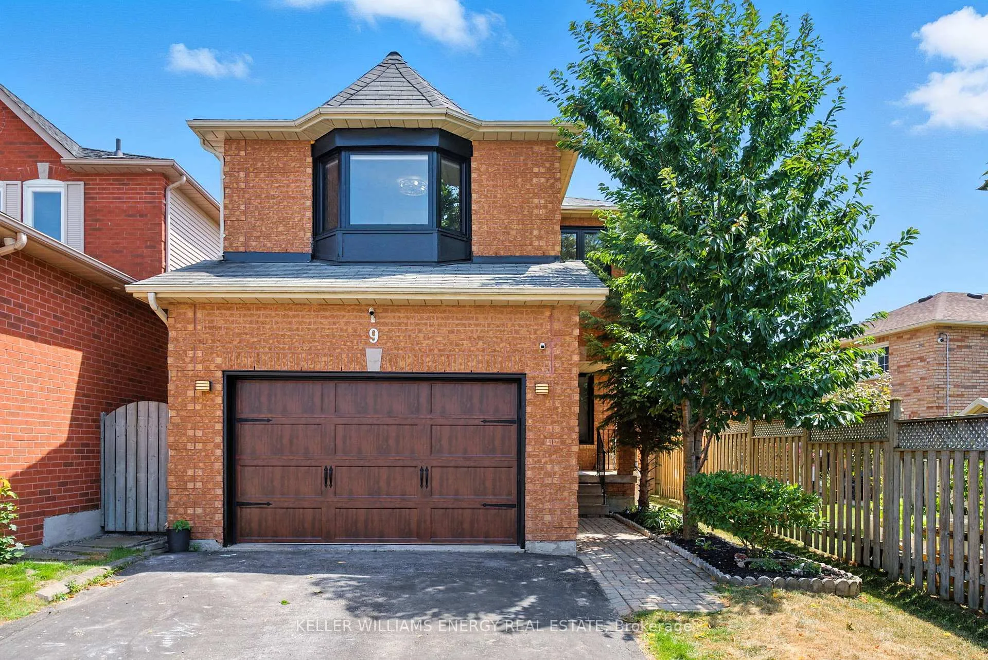 Photo 2 of 9 Glen Ray Court, Clarington, Bowmanville — HOMEH