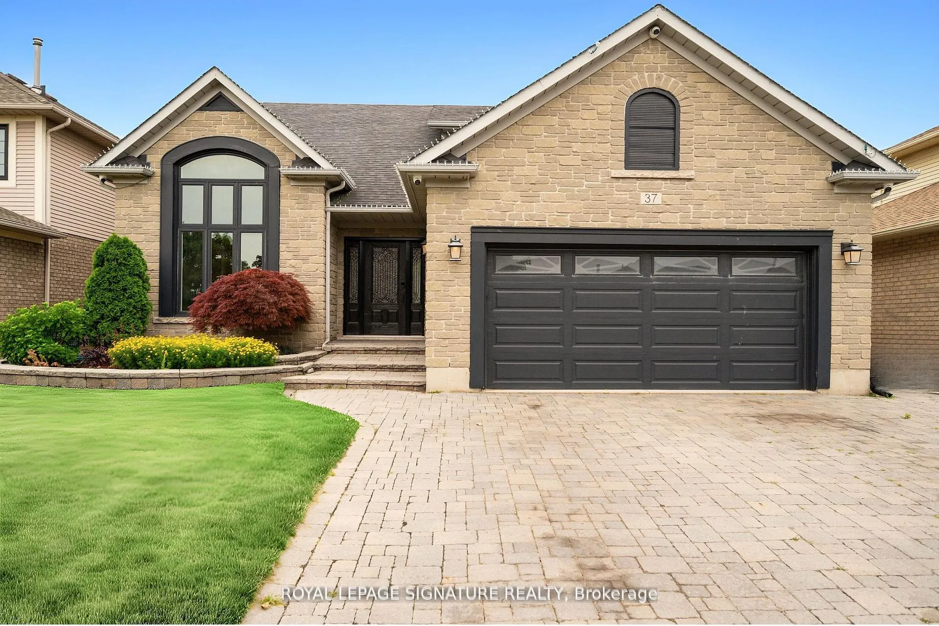 Front of 37 Riviera Ridge