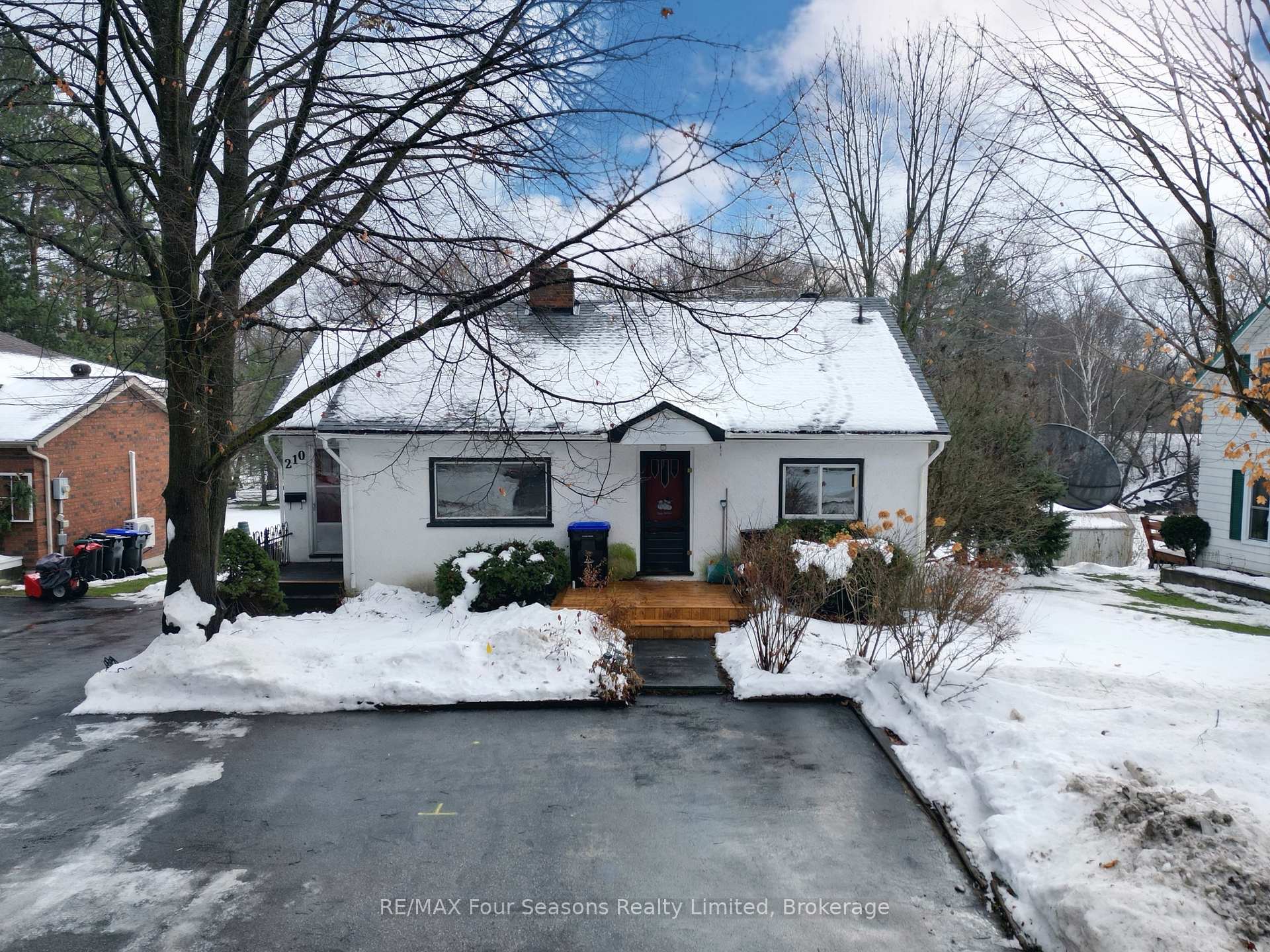 Photo 3 of 210 Saunders Street, Clearview, Stayner — HOMEH