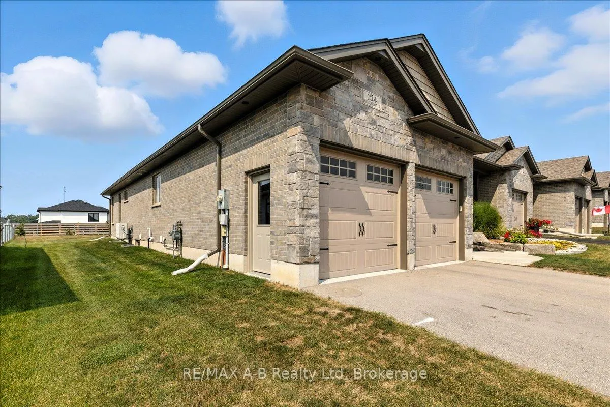 Photo 3 of 154 Ridgewood Crescent E, St. Marys — HOMEH