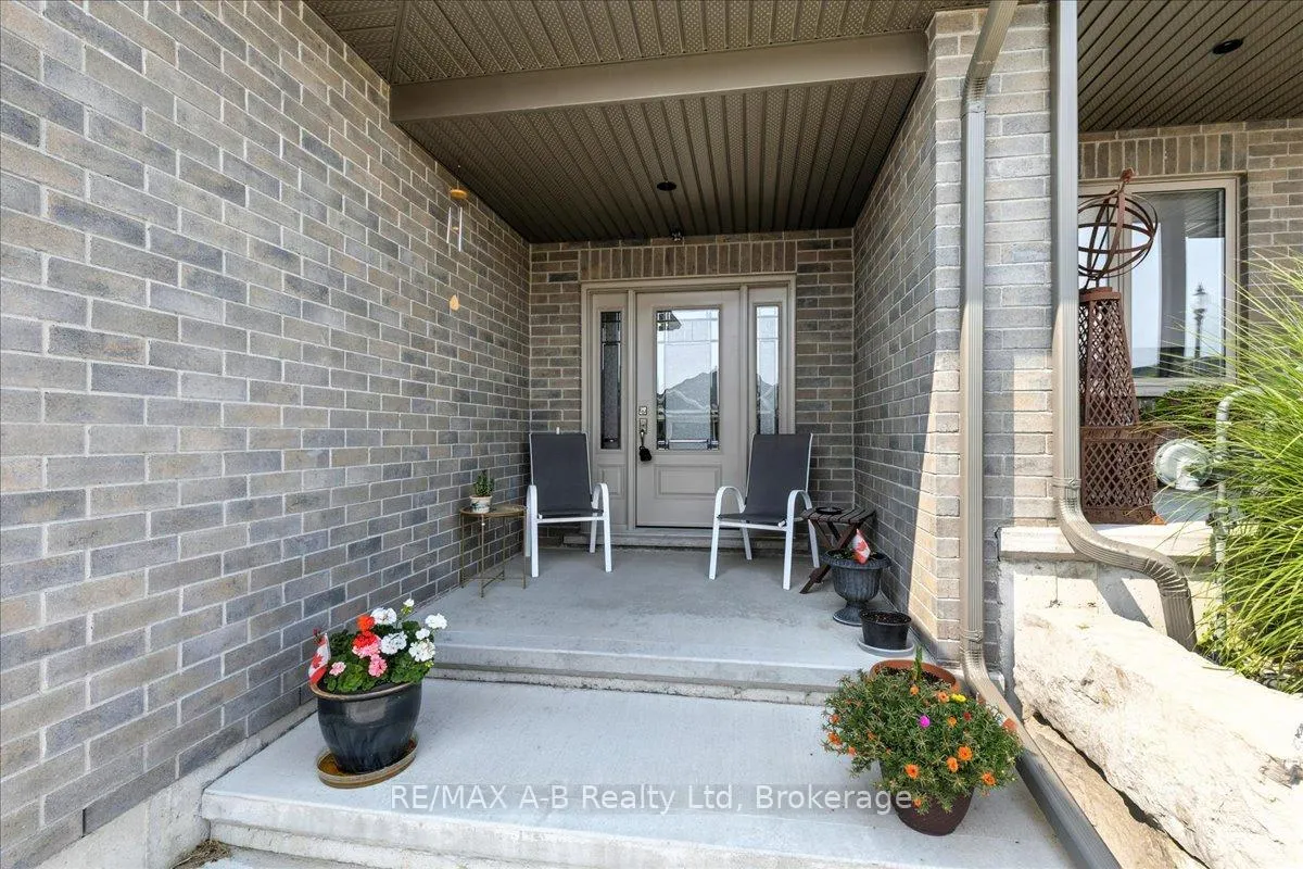 Photo 5 of 154 Ridgewood Crescent E, St. Marys — HOMEH