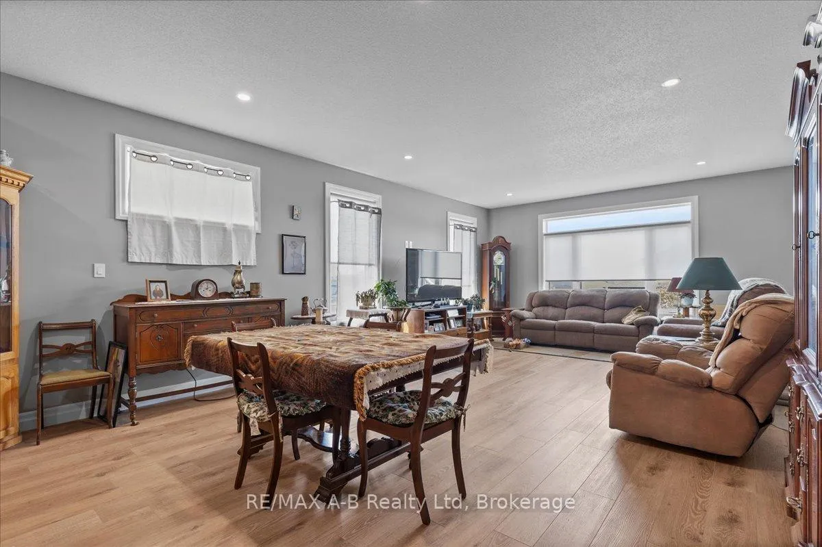 Photo 9 of 154 Ridgewood Crescent E, St. Marys — HOMEH