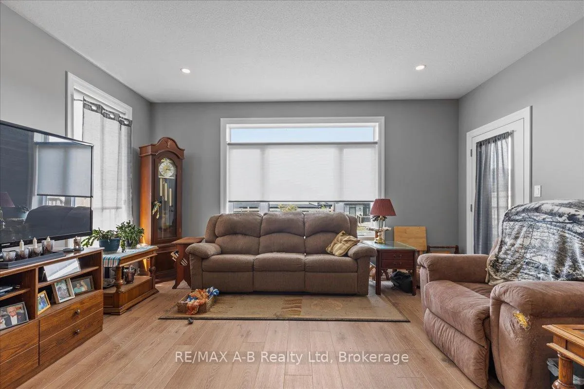 Photo 11 of 154 Ridgewood Crescent E, St. Marys — HOMEH