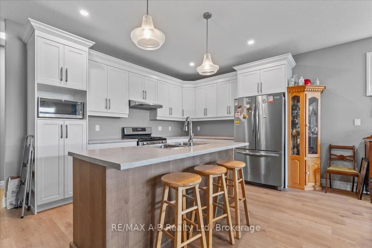 Photo 12 of 154 Ridgewood Crescent E, St. Marys — HOMEH