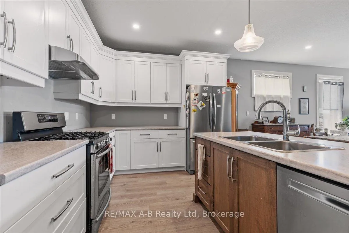 Photo 13 of 154 Ridgewood Crescent E, St. Marys — HOMEH