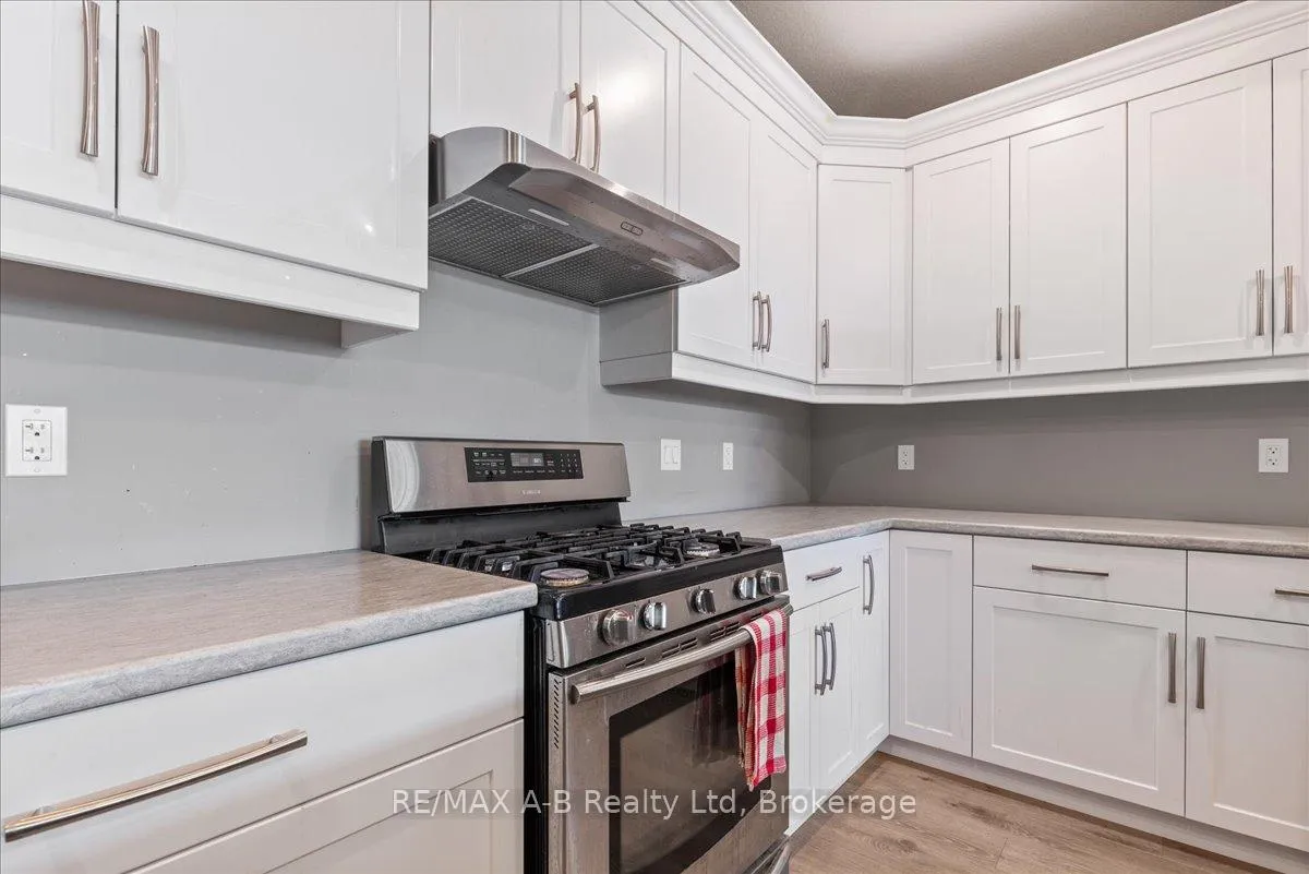 Photo 14 of 154 Ridgewood Crescent E, St. Marys — HOMEH
