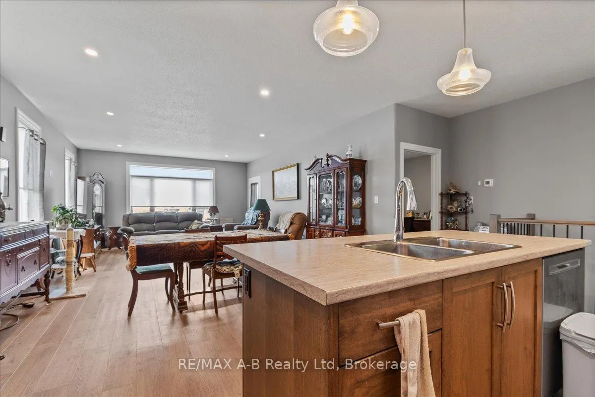Photo 15 of 154 Ridgewood Crescent E, St. Marys — HOMEH
