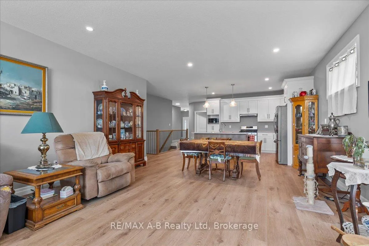 Photo 17 of 154 Ridgewood Crescent E, St. Marys — HOMEH