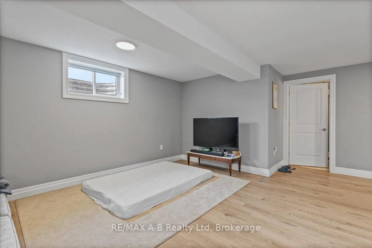 Photo 26 of 154 Ridgewood Crescent E, St. Marys — HOMEH