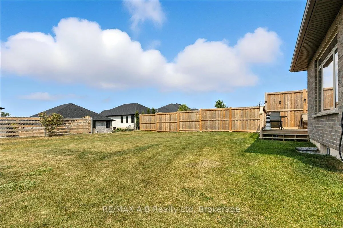 Photo 34 of 154 Ridgewood Crescent E, St. Marys — HOMEH