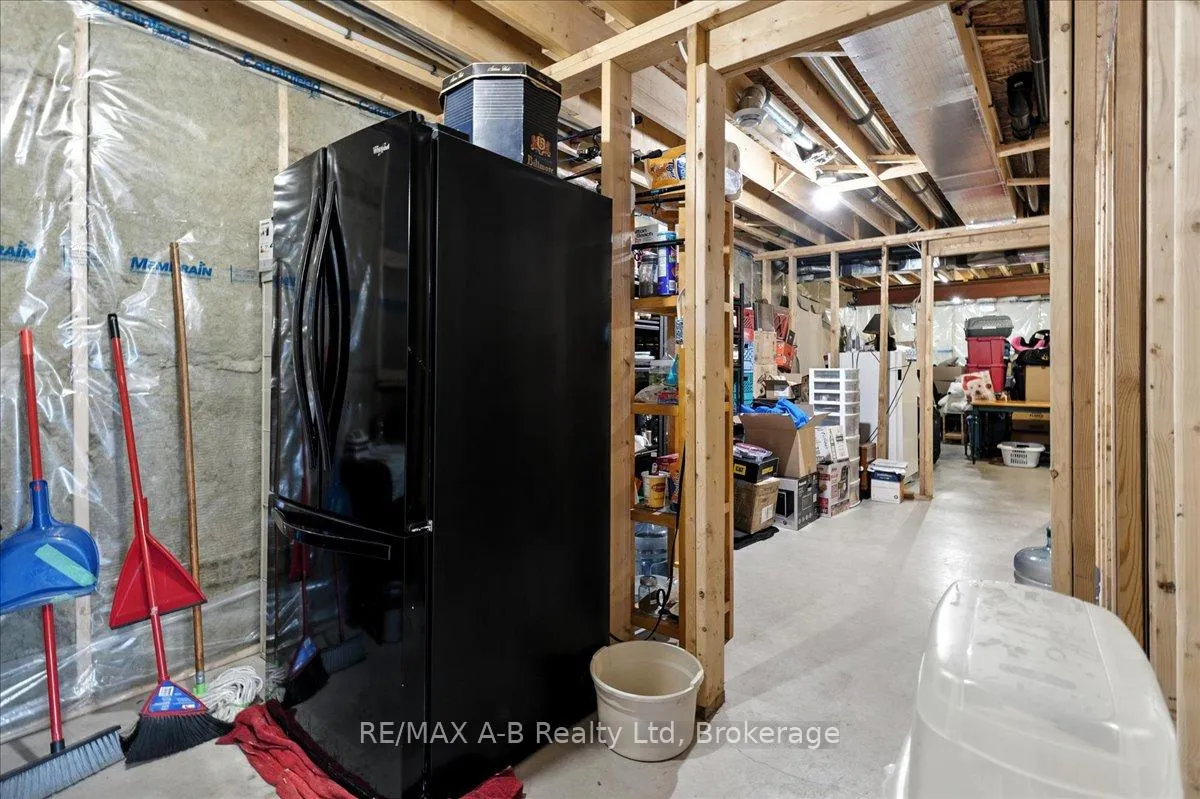 Photo 35 of 154 Ridgewood Crescent E, St. Marys — HOMEH
