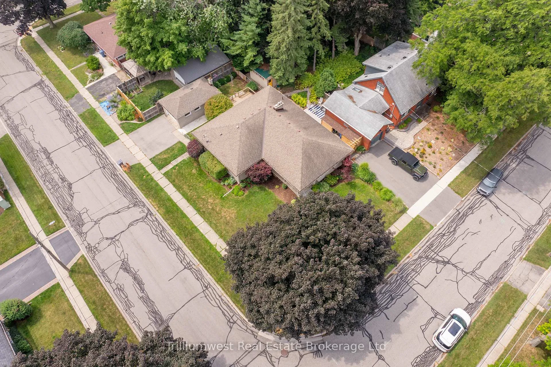 Photo 35 of 32 Elginfield Drive, Guelph, Grange Road — HOMEH