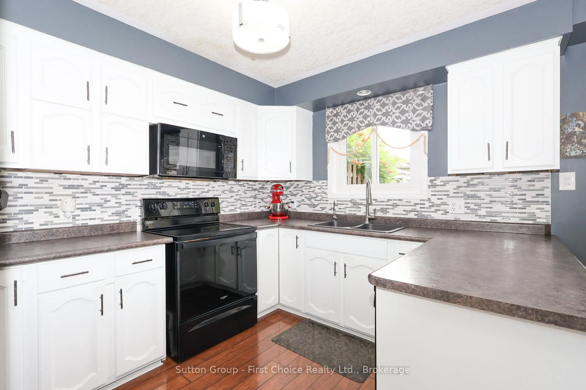 Photo 10 of 123 Forman Avenue, Stratford — HOMEH