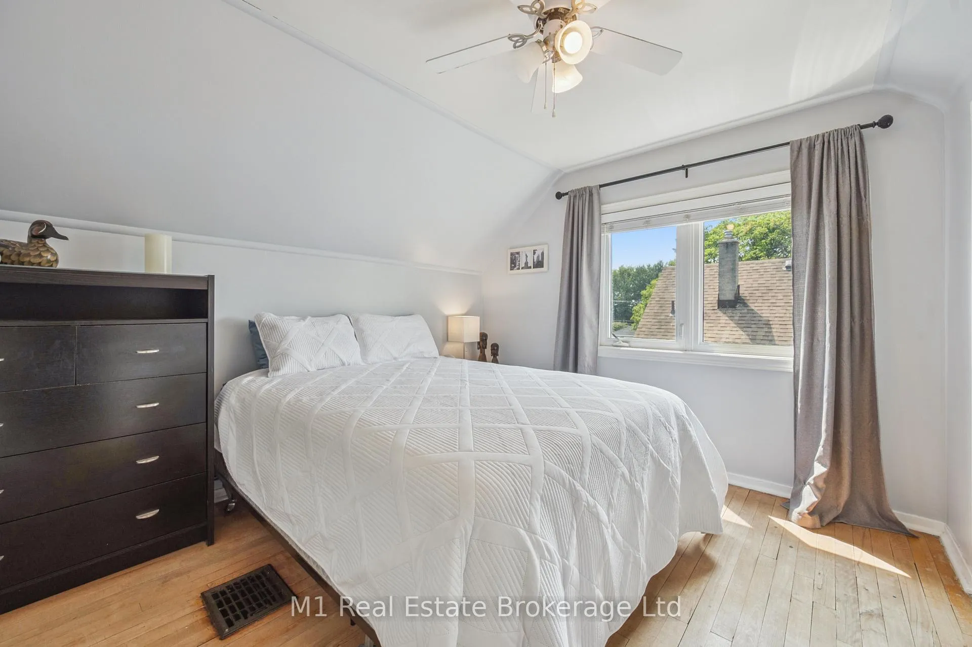 Photo 24 of 15 Gowdy Avenue, Guelph, Junction/Onward Willow — HOMEH