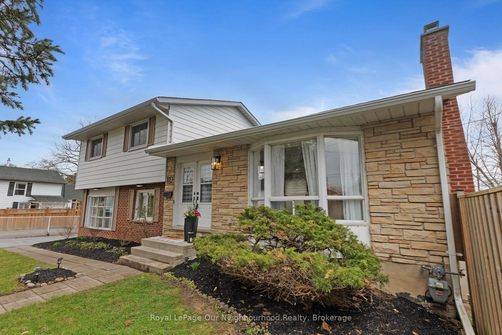 Photo 1 of 11 Ontario Street, Clarington, Bowmanville — HOMEH