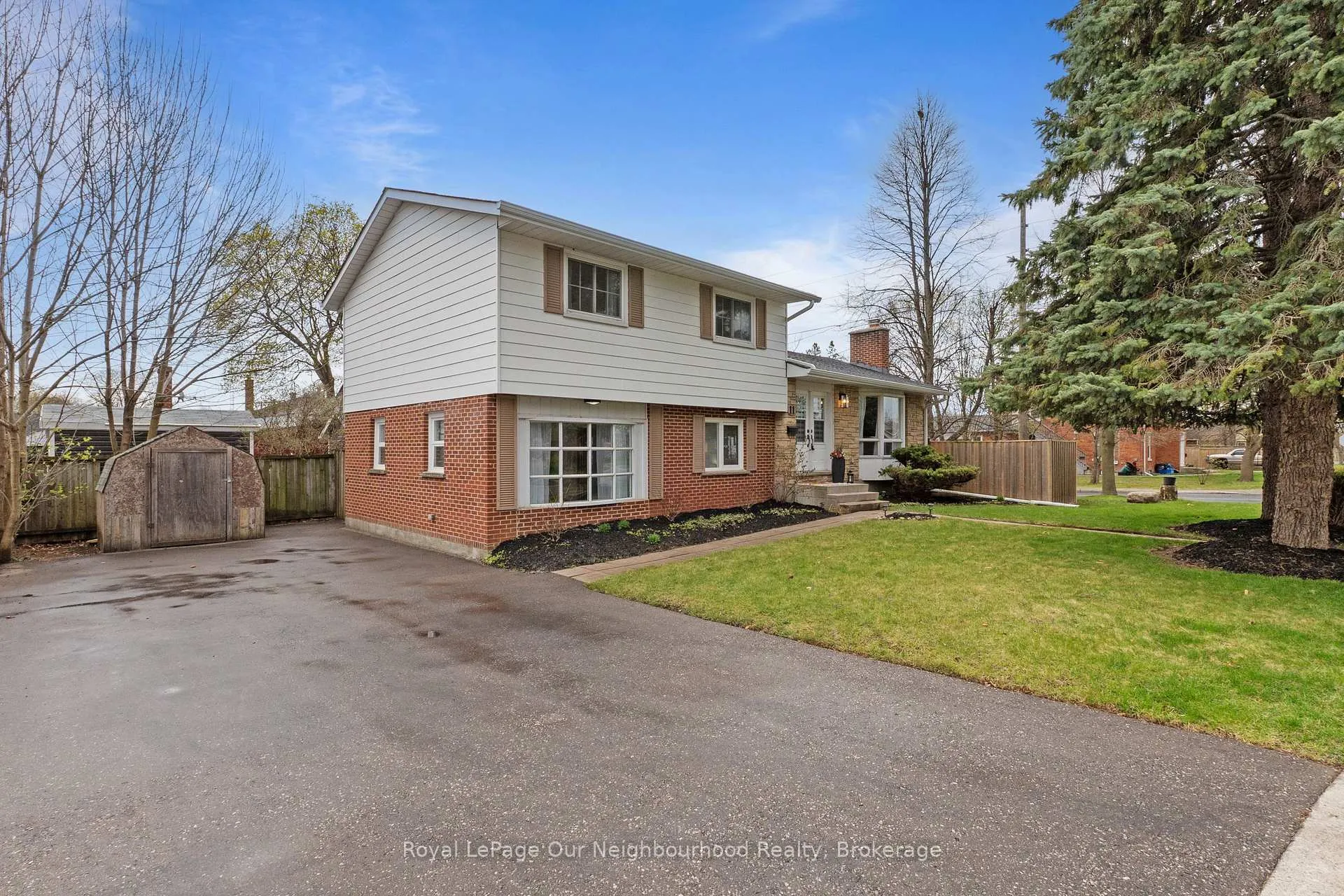 Photo 3 of 11 Ontario Street, Clarington, Bowmanville — HOMEH