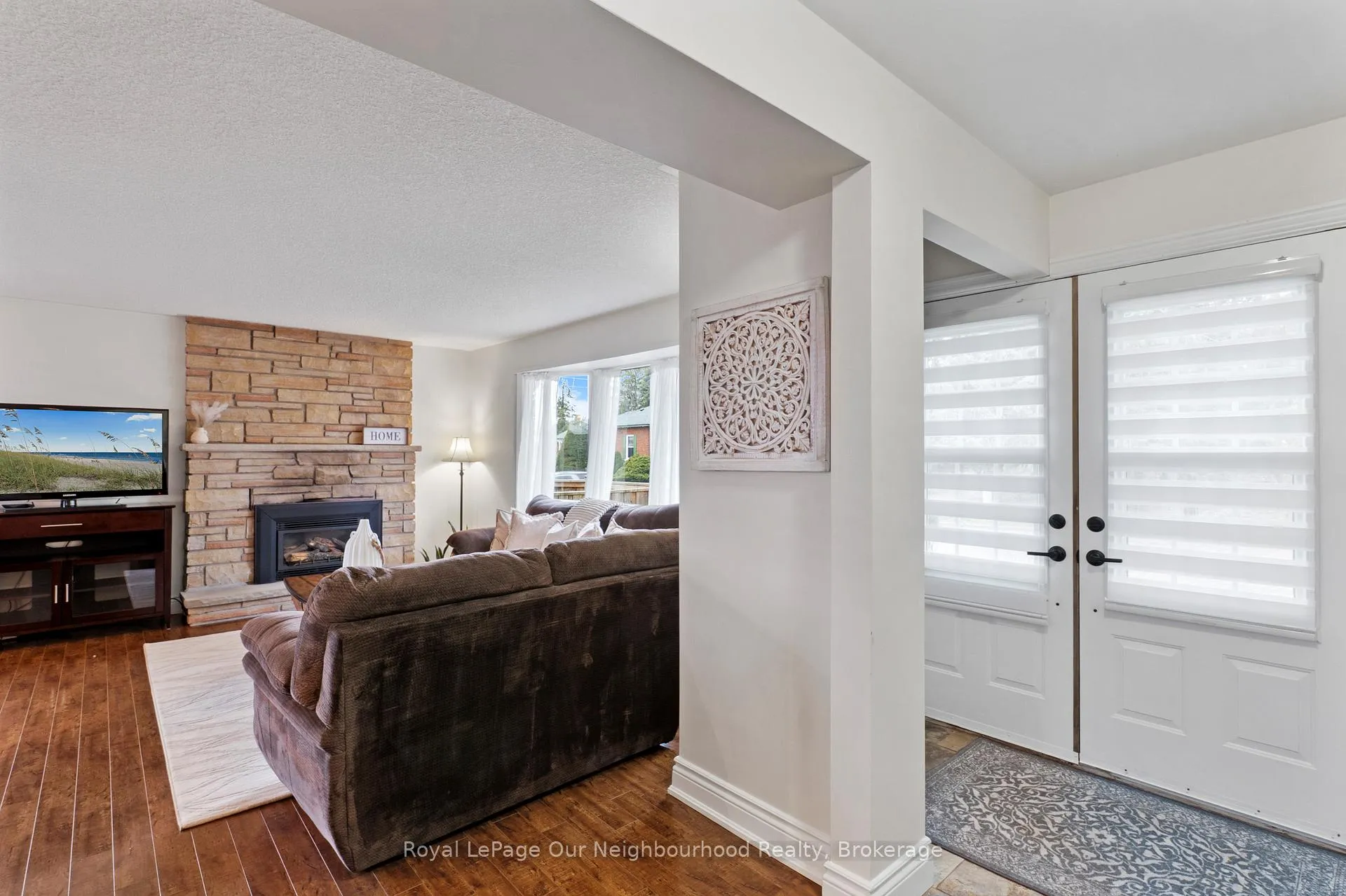 Photo 5 of 11 Ontario Street, Clarington, Bowmanville — HOMEH