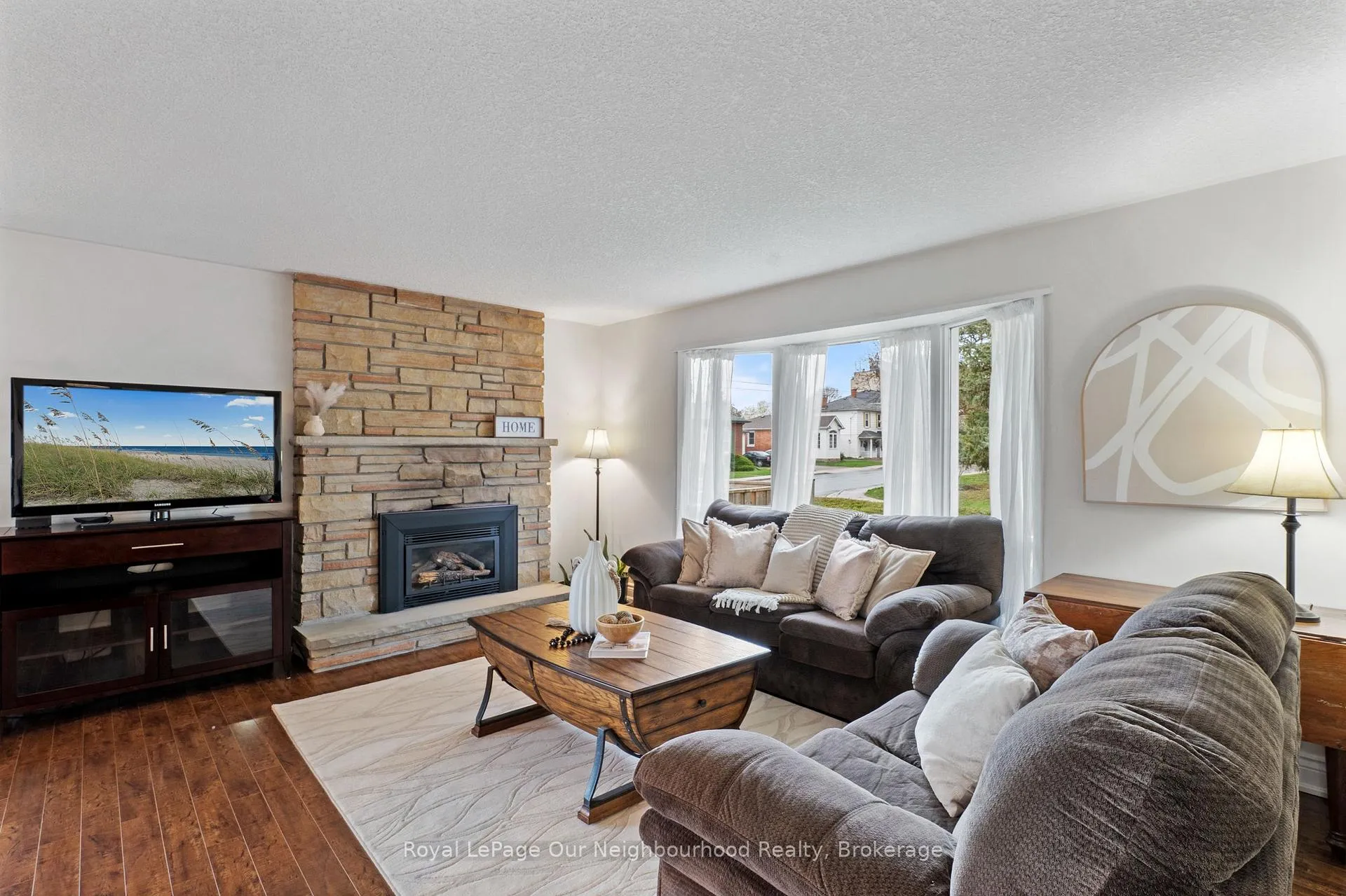 Photo 6 of 11 Ontario Street, Clarington, Bowmanville — HOMEH