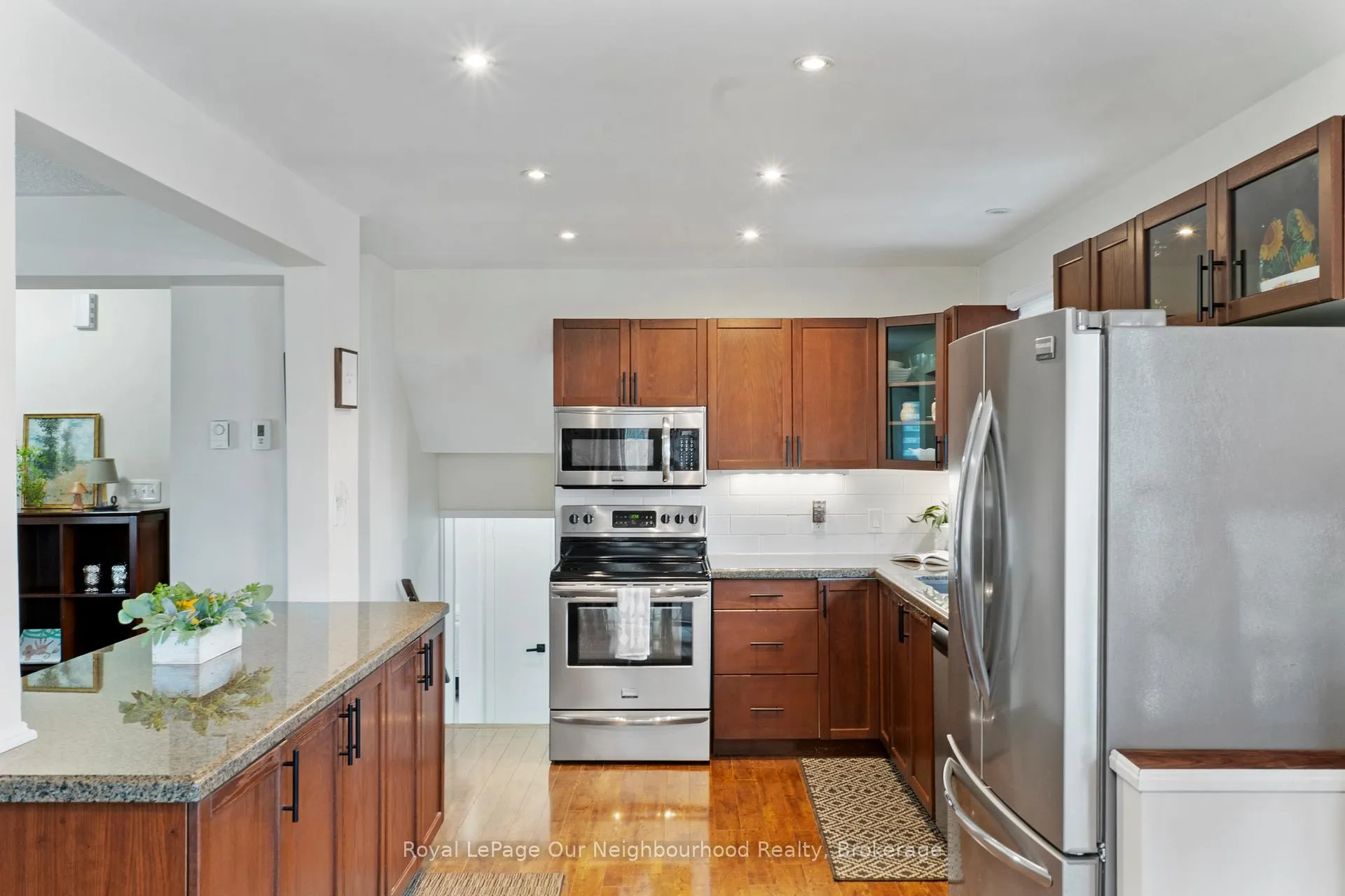 Photo 9 of 11 Ontario Street, Clarington, Bowmanville — HOMEH