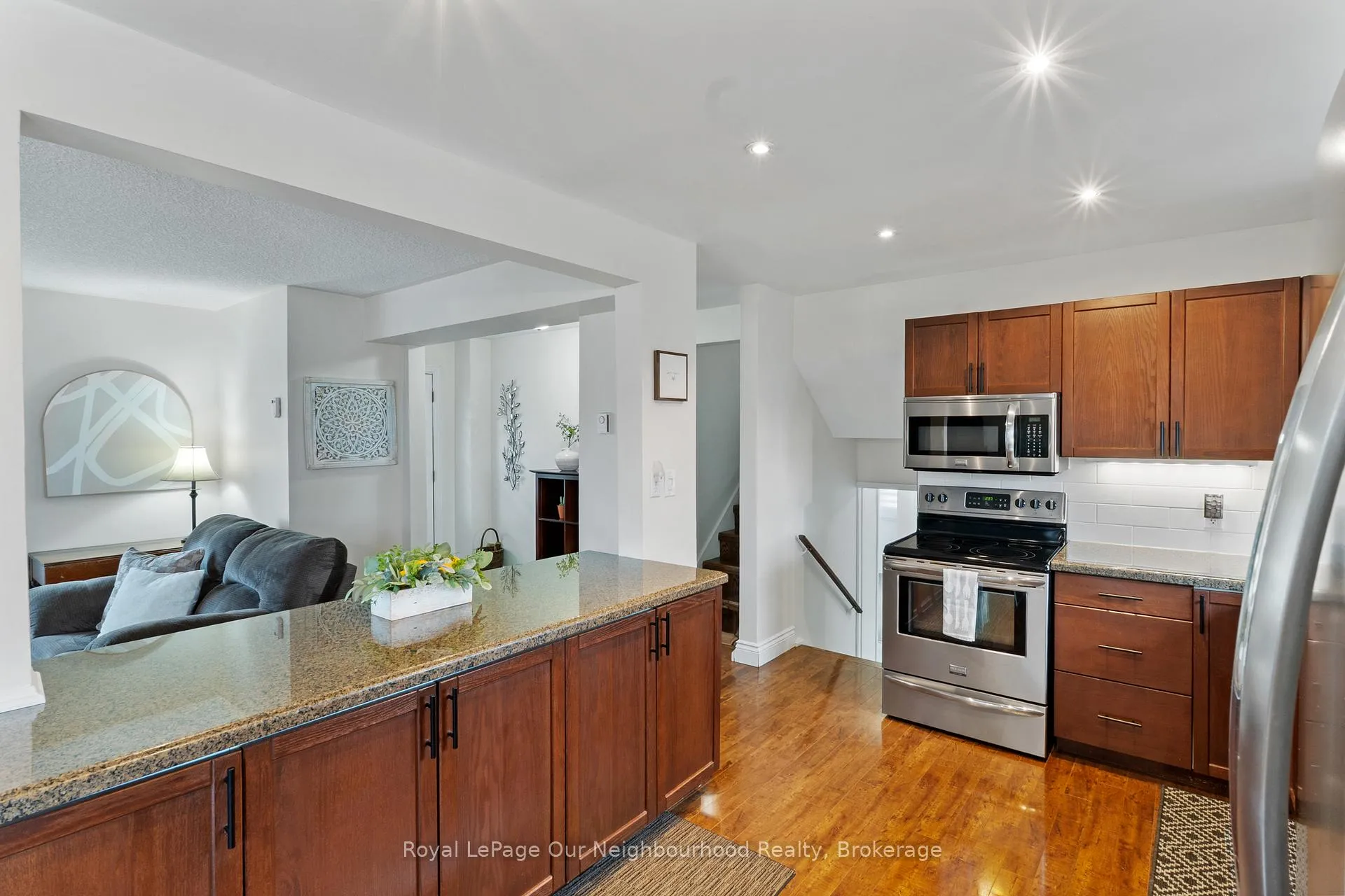 Photo 10 of 11 Ontario Street, Clarington, Bowmanville — HOMEH