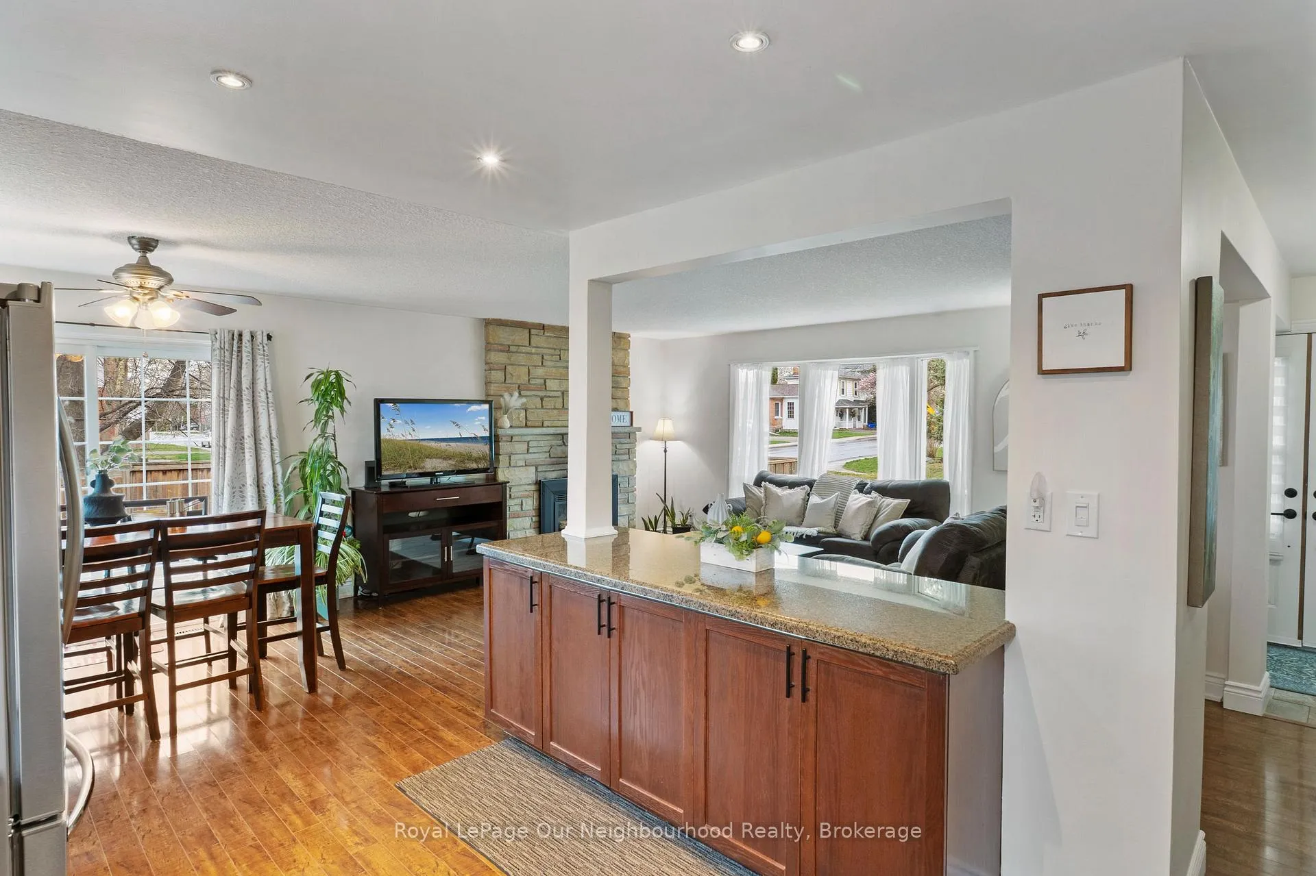 Photo 14 of 11 Ontario Street, Clarington, Bowmanville — HOMEH