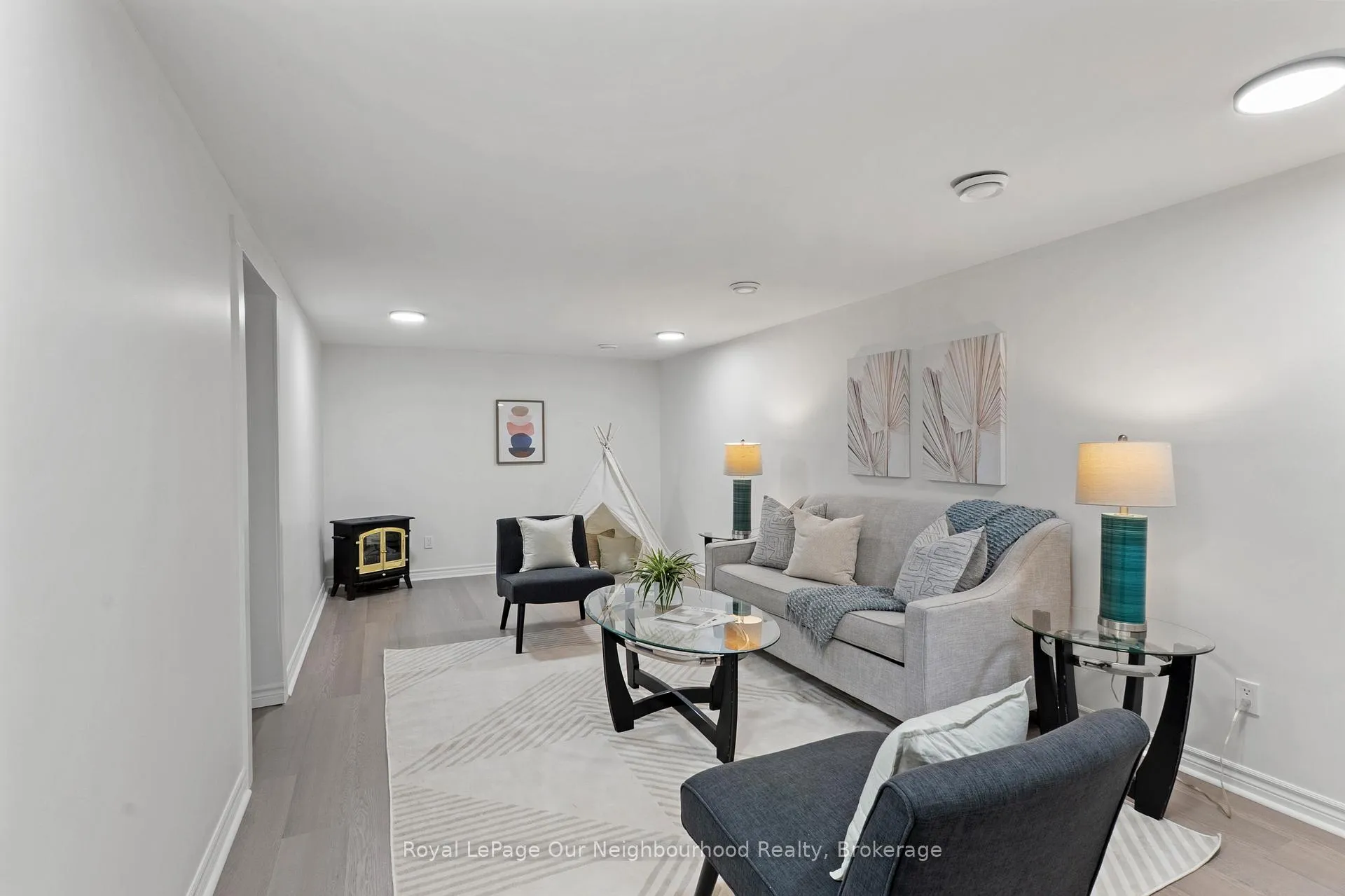 Photo 27 of 11 Ontario Street, Clarington, Bowmanville — HOMEH