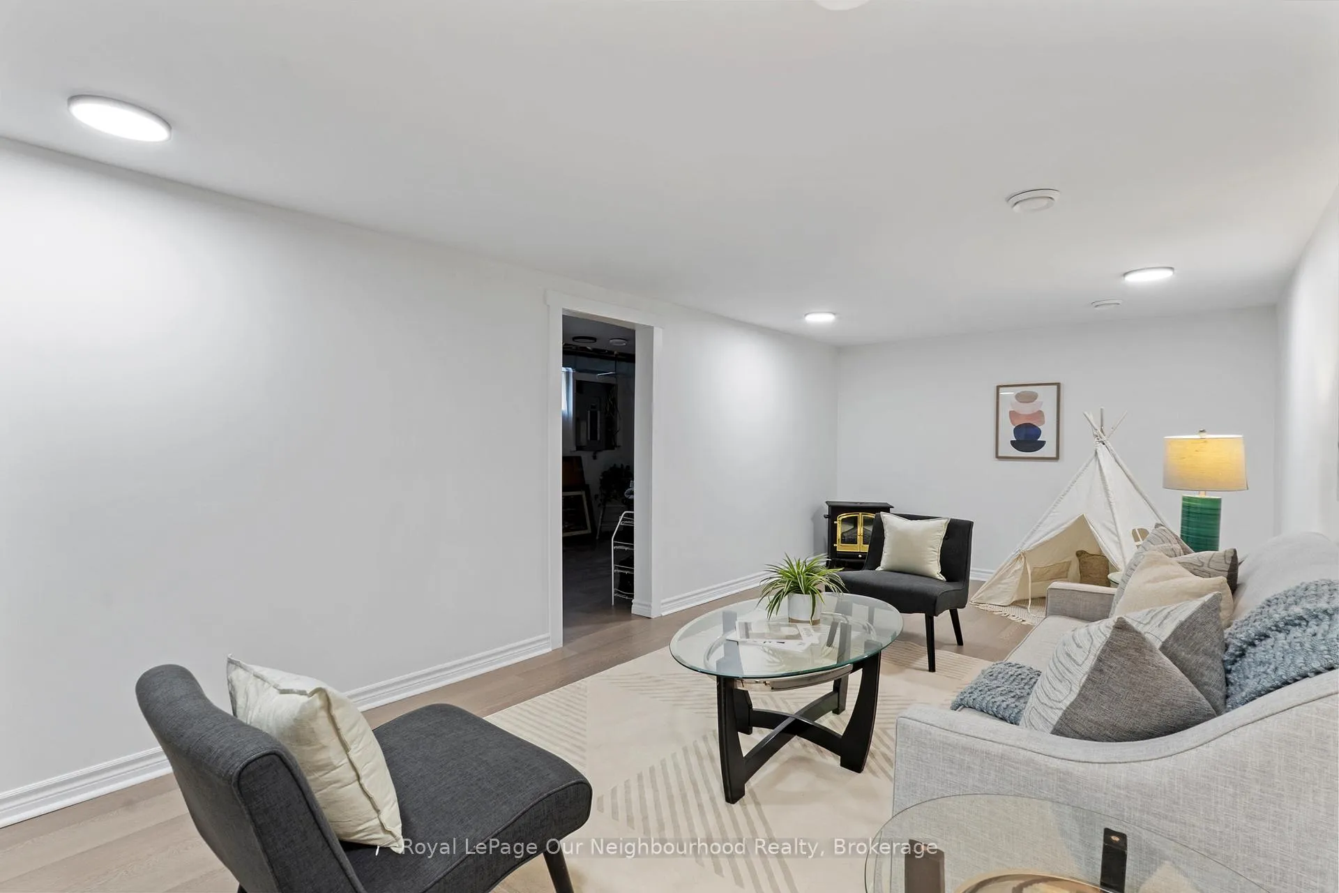 Photo 29 of 11 Ontario Street, Clarington, Bowmanville — HOMEH
