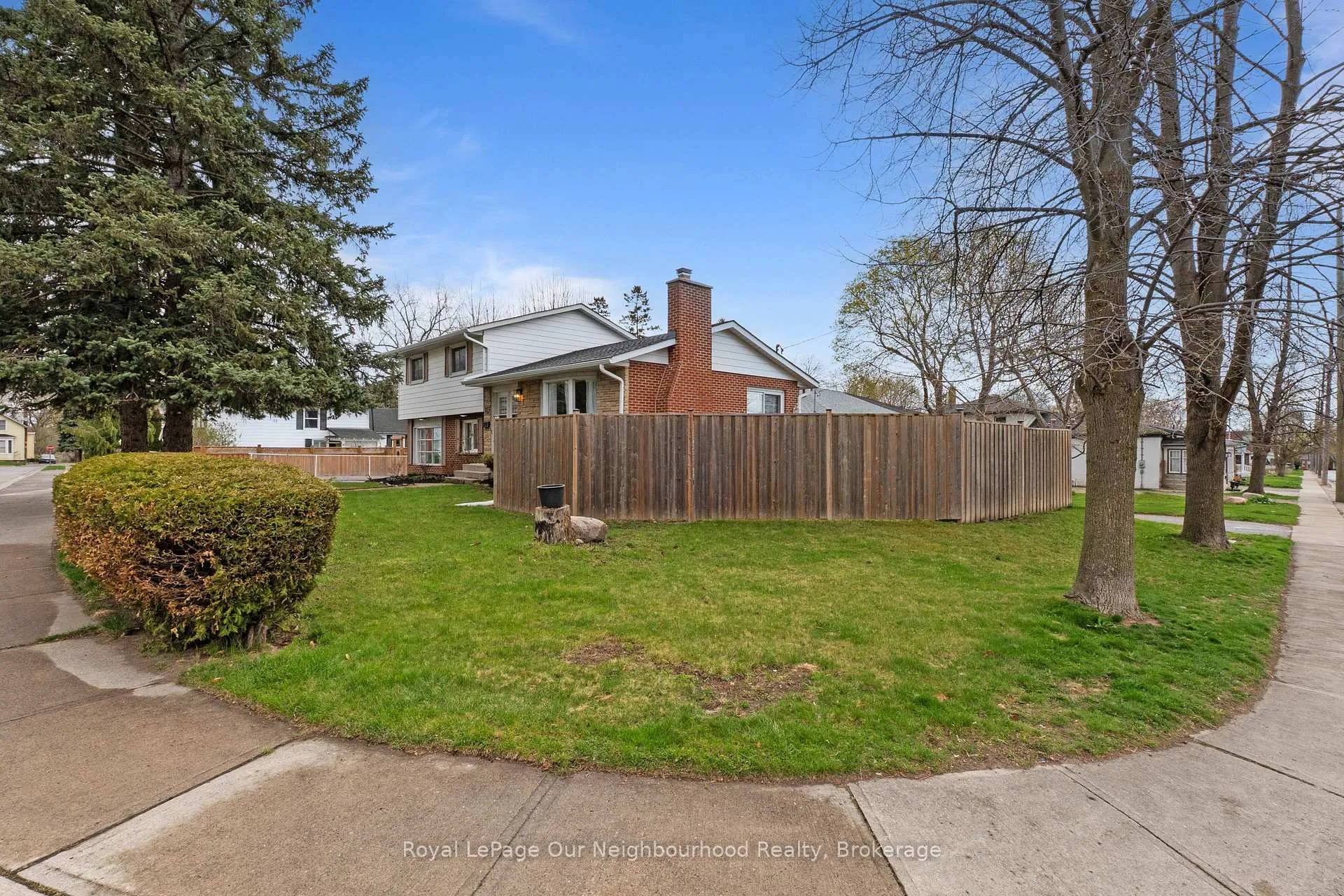 Photo 32 of 11 Ontario Street, Clarington, Bowmanville — HOMEH