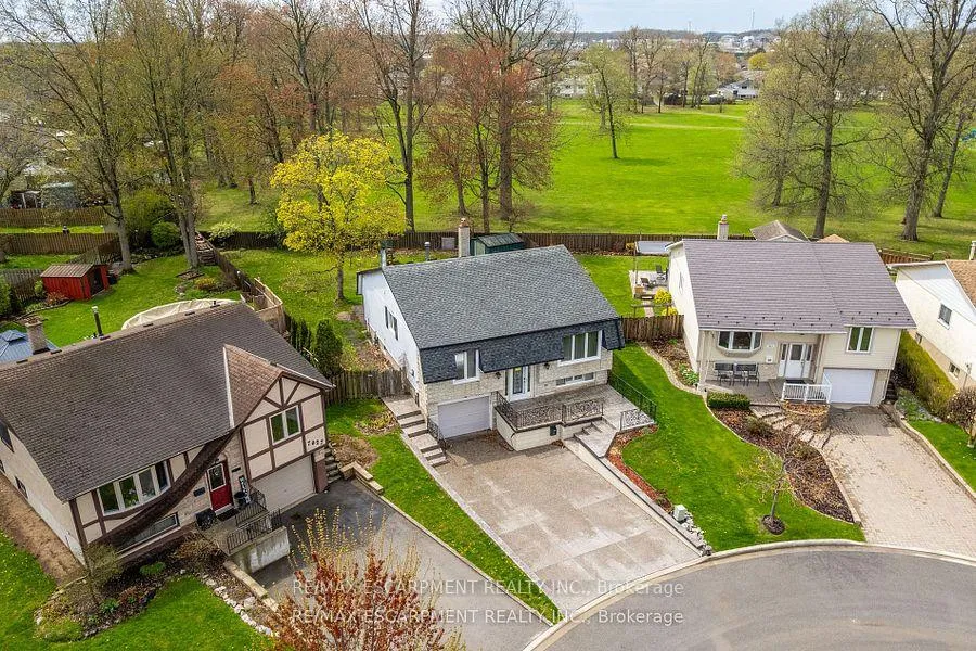 Photo 2 of 7623 Rainbow Crescent, Niagara Falls, Marineland — HOMEH
