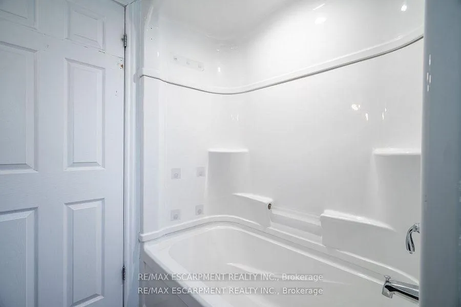 Photo 15 of 7623 Rainbow Crescent, Niagara Falls, Marineland — HOMEH