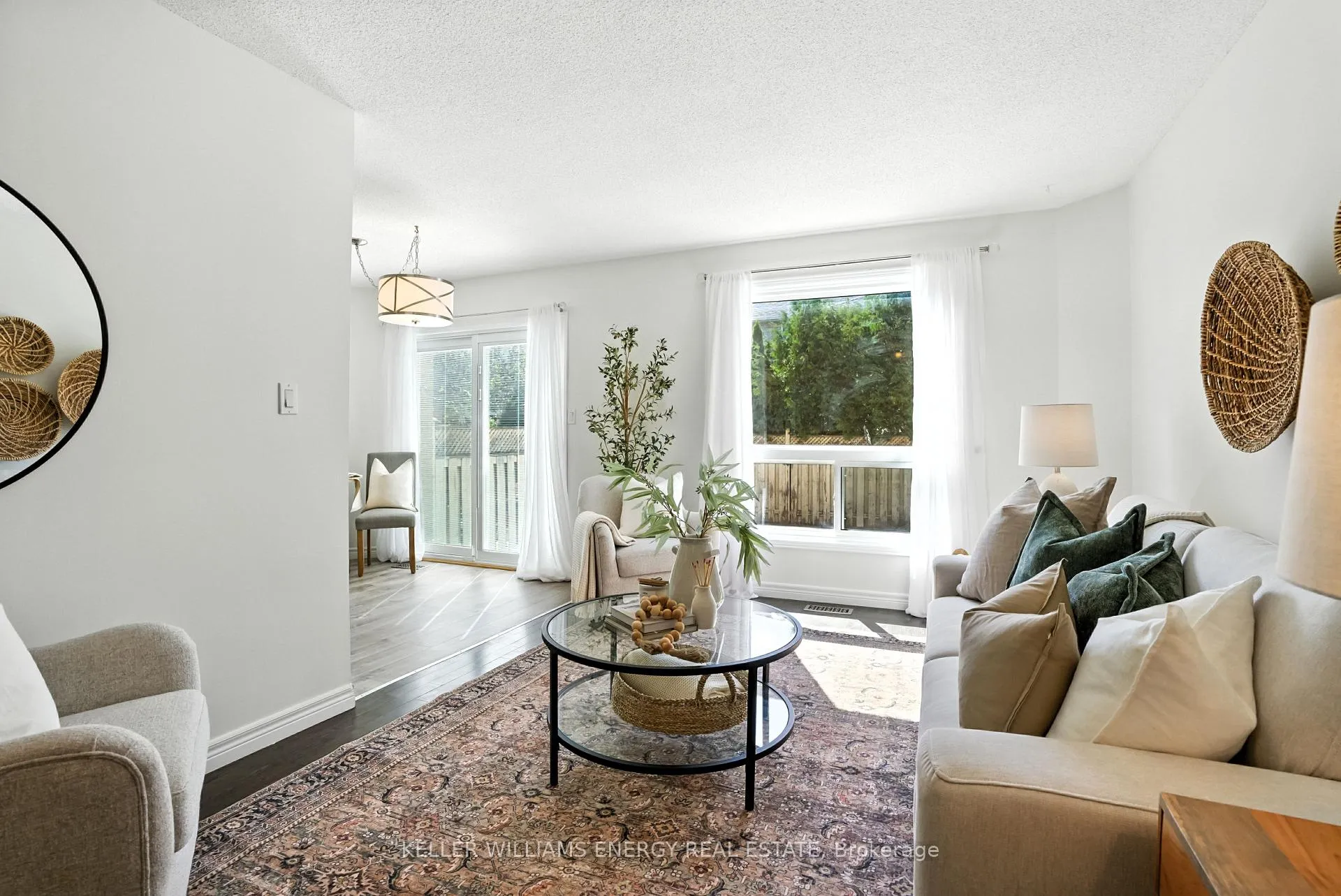 Photo 11 of 22 Short Crescent, Clarington, Courtice — HOMEH
