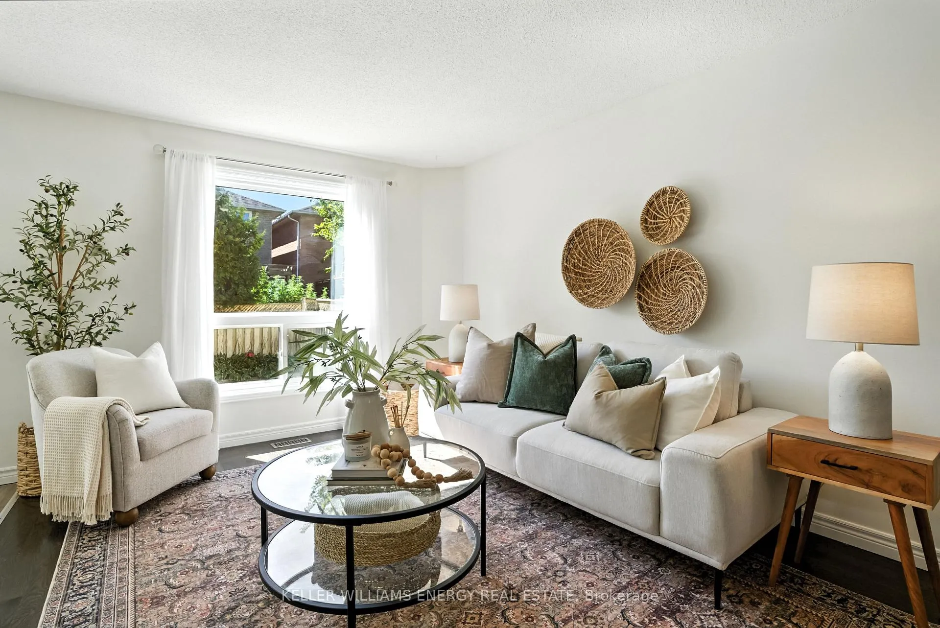 Photo 12 of 22 Short Crescent, Clarington, Courtice — HOMEH