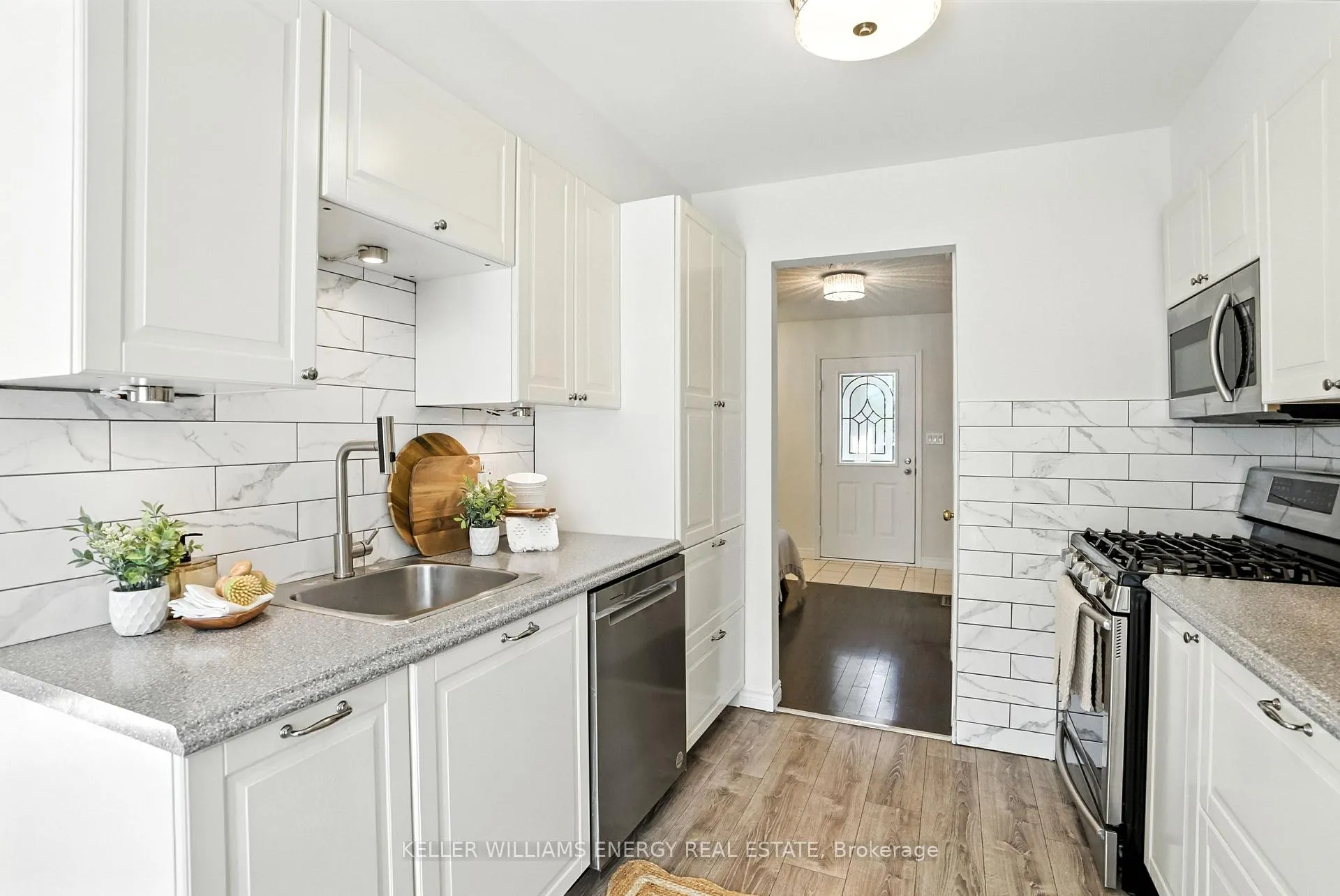 Photo 17 of 22 Short Crescent, Clarington, Courtice — HOMEH