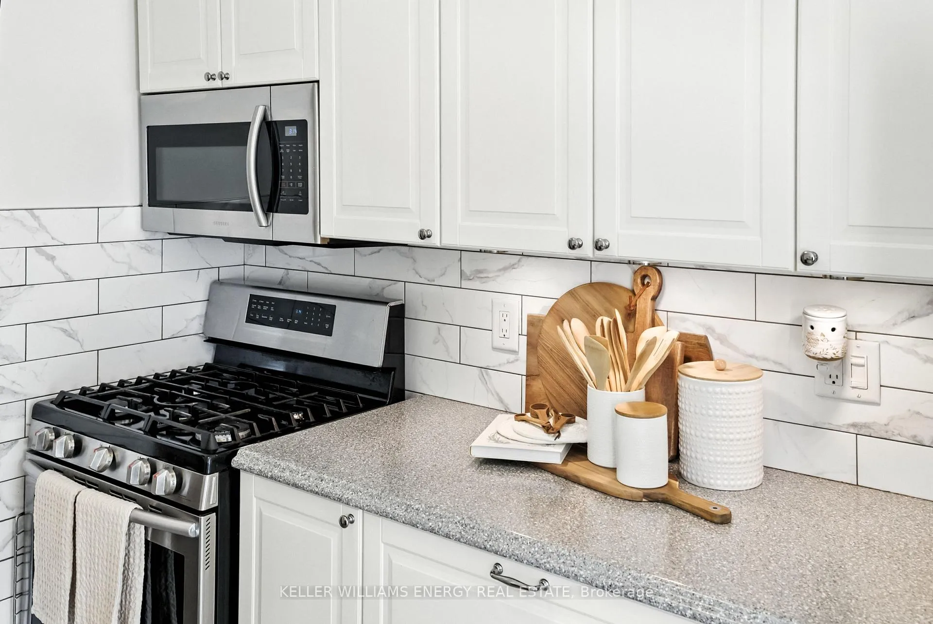 Photo 21 of 22 Short Crescent, Clarington, Courtice — HOMEH