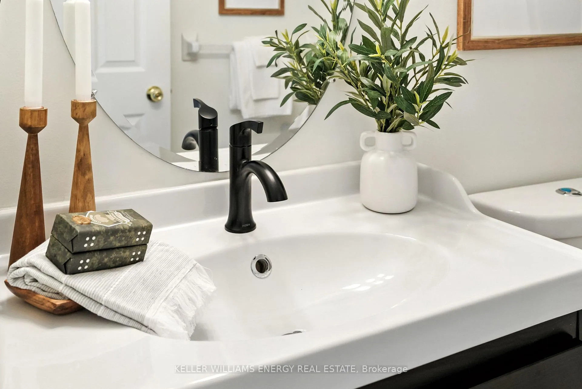Photo 32 of 22 Short Crescent, Clarington, Courtice — HOMEH
