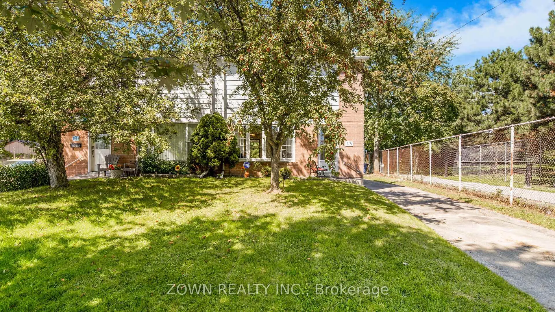 Front of 118 Chestnut Crescent