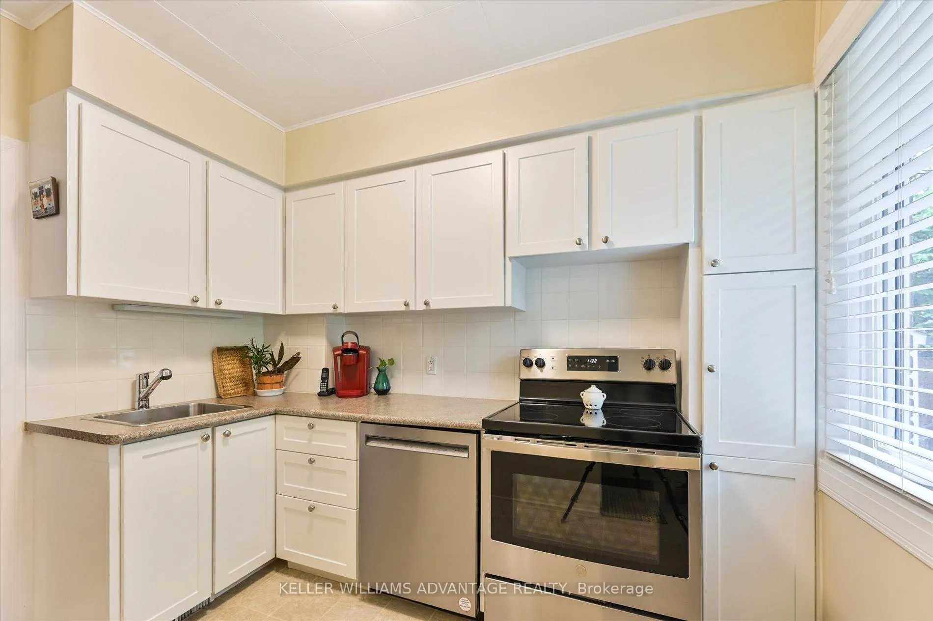 Photo 5 of 68 Keystone Avenue, Toronto, East End-Danforth — HOMEH