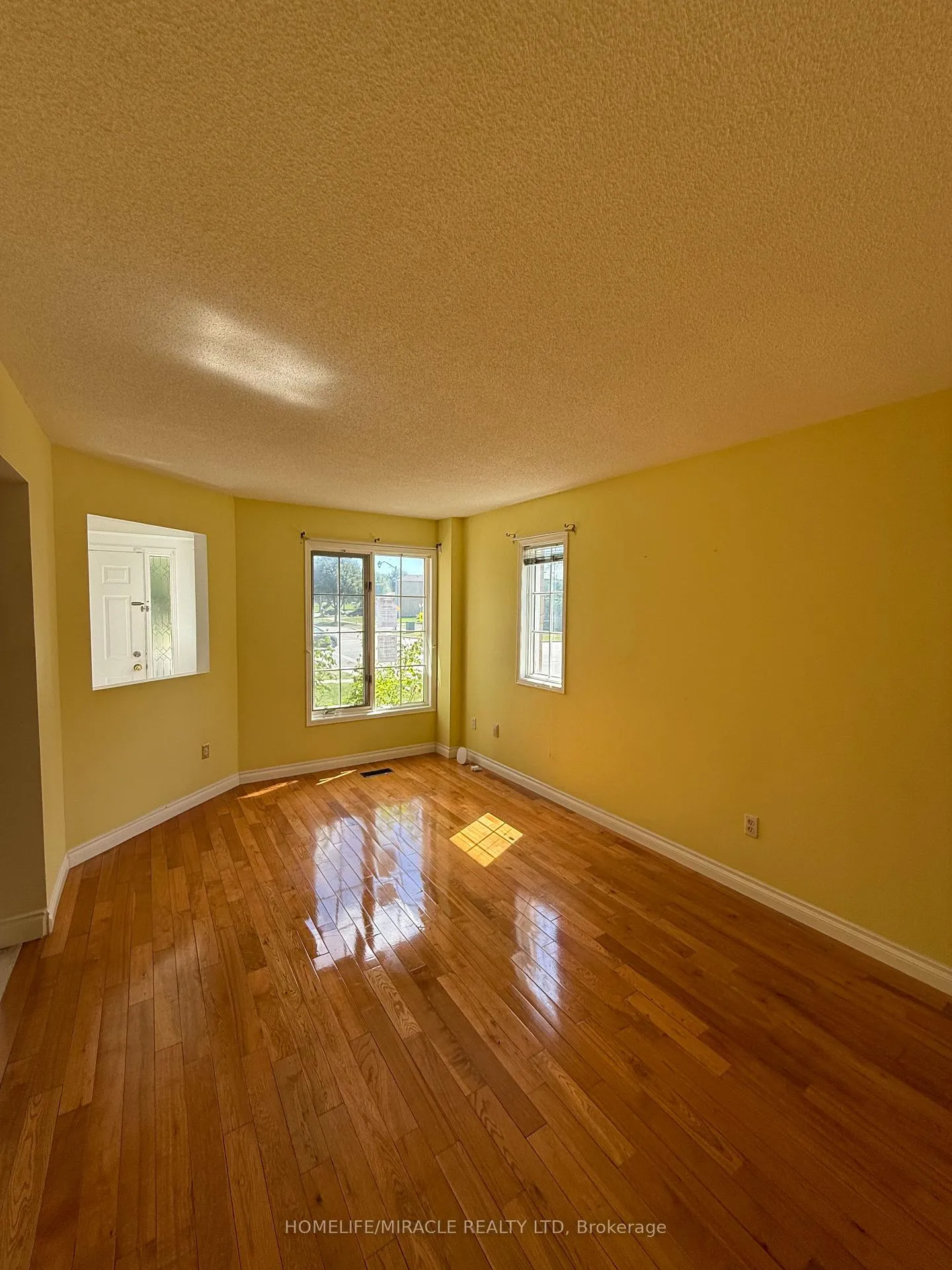 Photo 7 of 303 Delaney Drive, Ajax, Central West — HOMEH