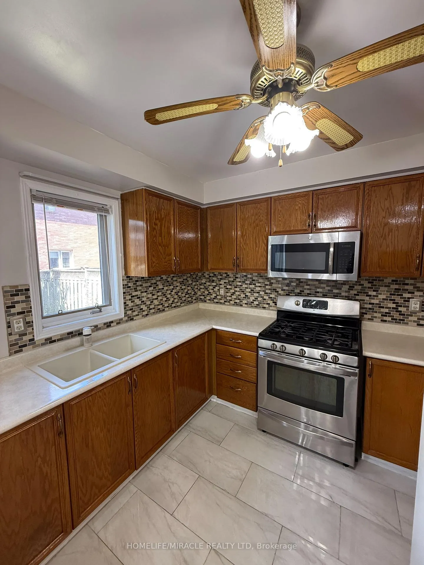 Photo 12 of 303 Delaney Drive, Ajax, Central West — HOMEH