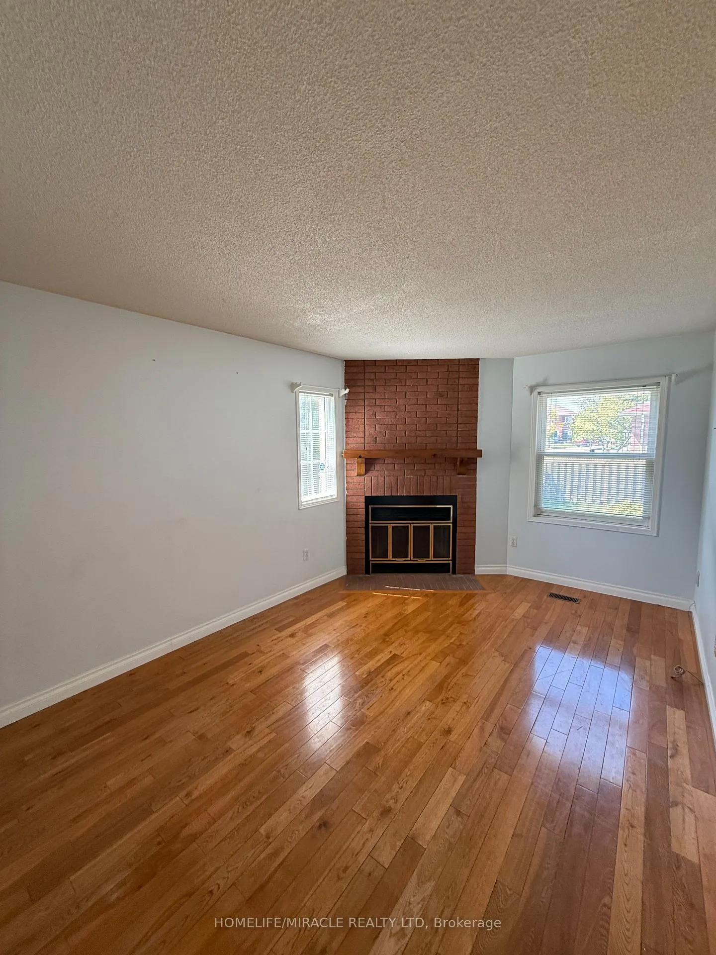 Photo 14 of 303 Delaney Drive, Ajax, Central West — HOMEH