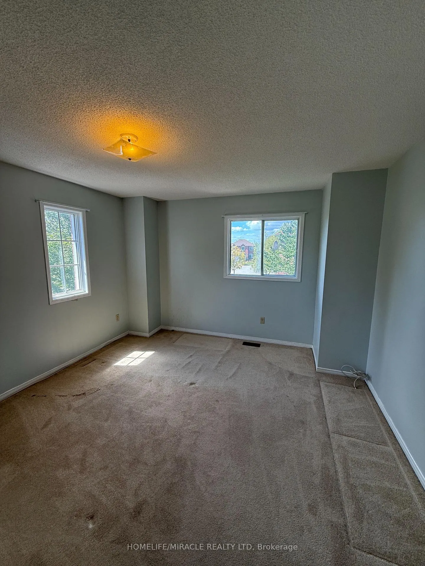 Photo 18 of 303 Delaney Drive, Ajax, Central West — HOMEH