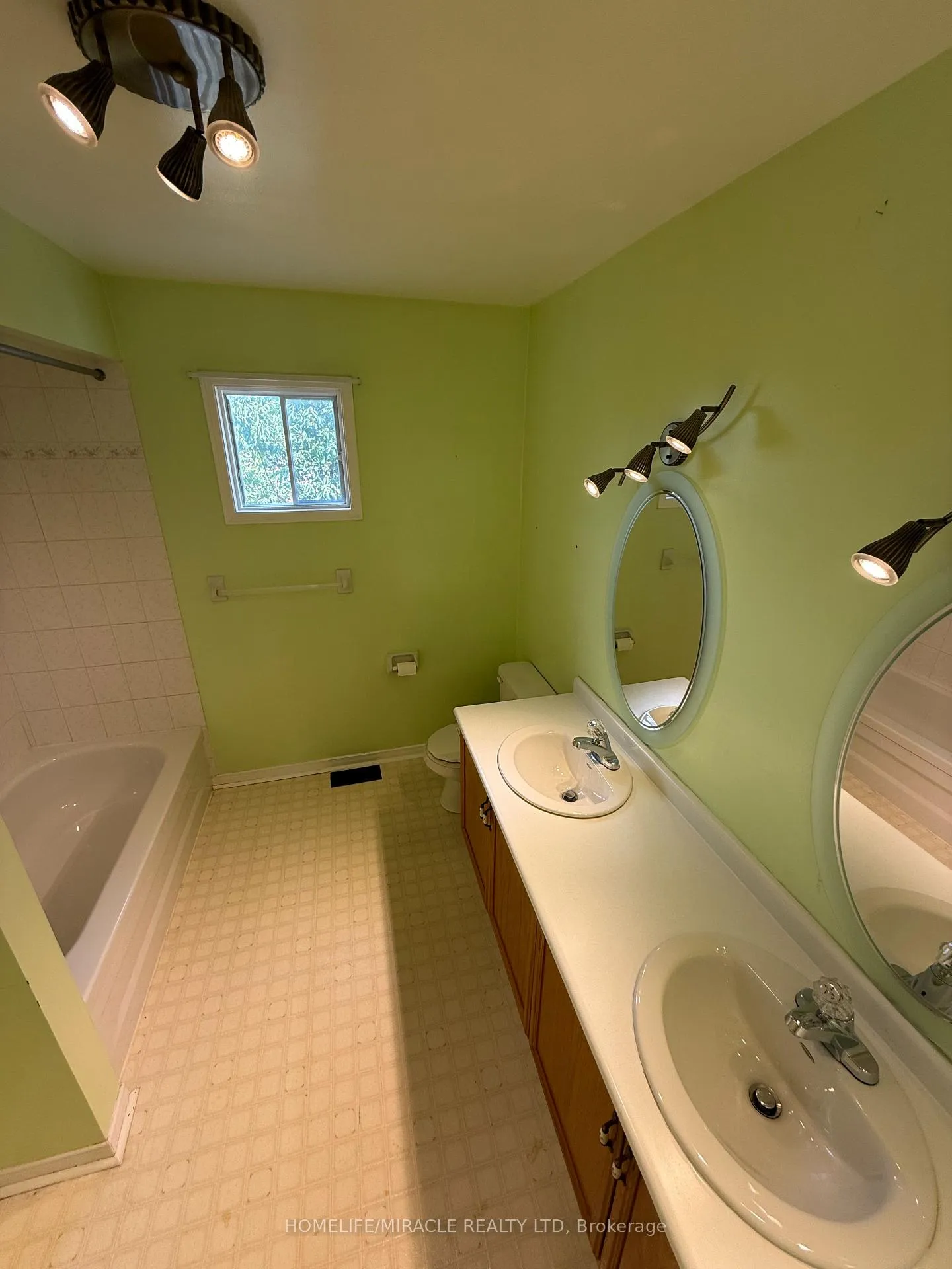 Photo 19 of 303 Delaney Drive, Ajax, Central West — HOMEH