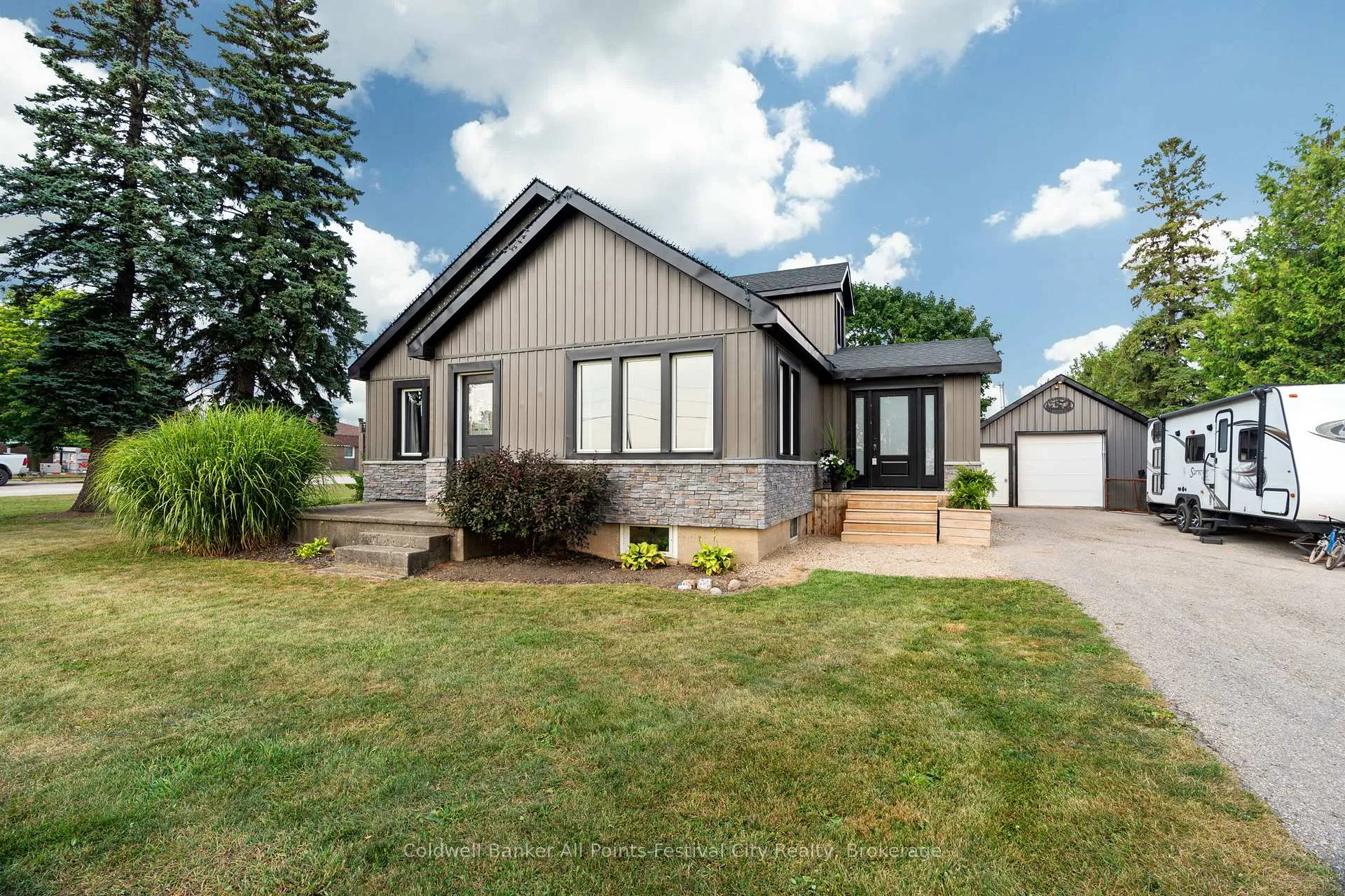Photo 1 of 8 London Road, Huron East, Tuckersmith — HOMEH
