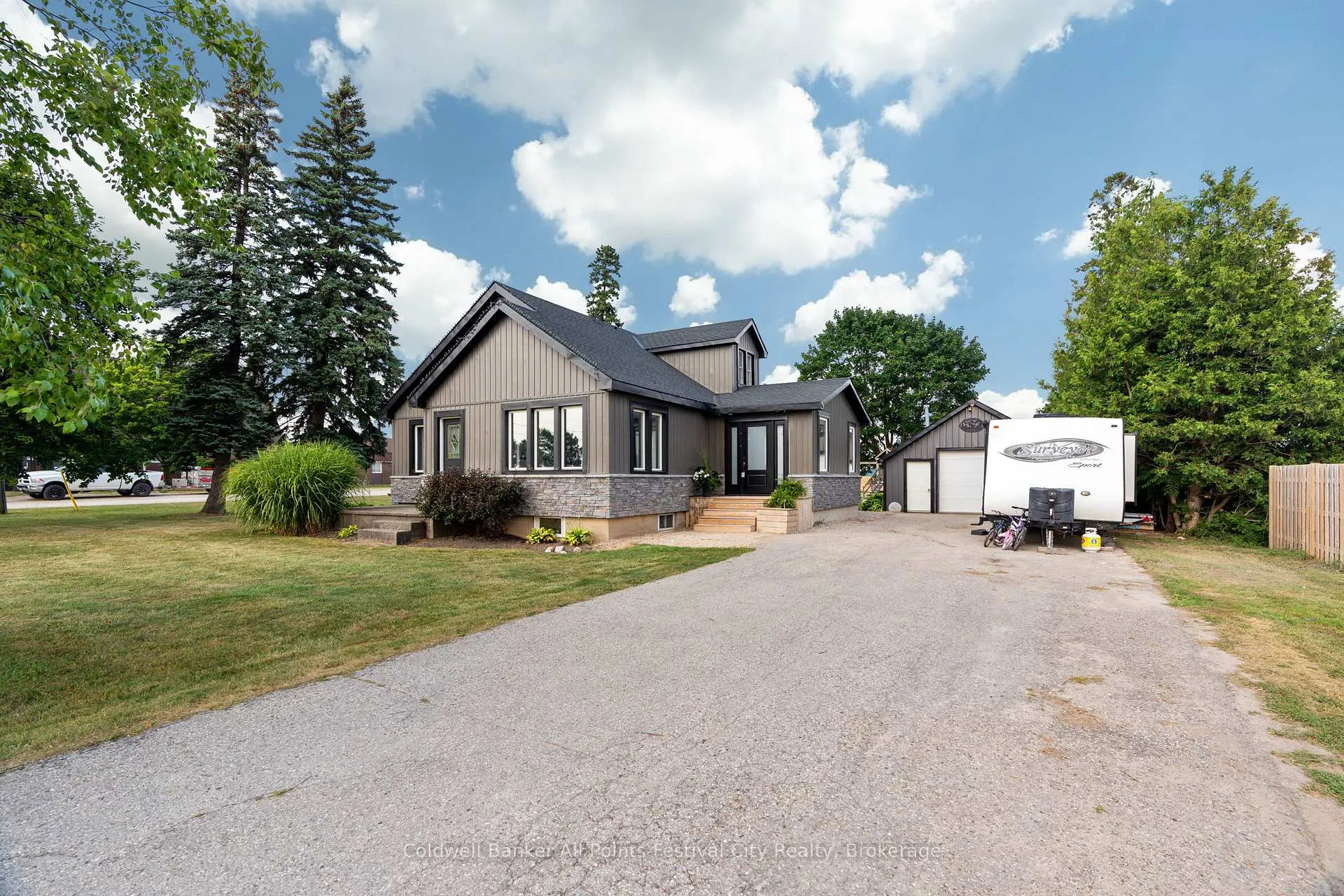 Photo 2 of 8 London Road, Huron East, Tuckersmith — HOMEH