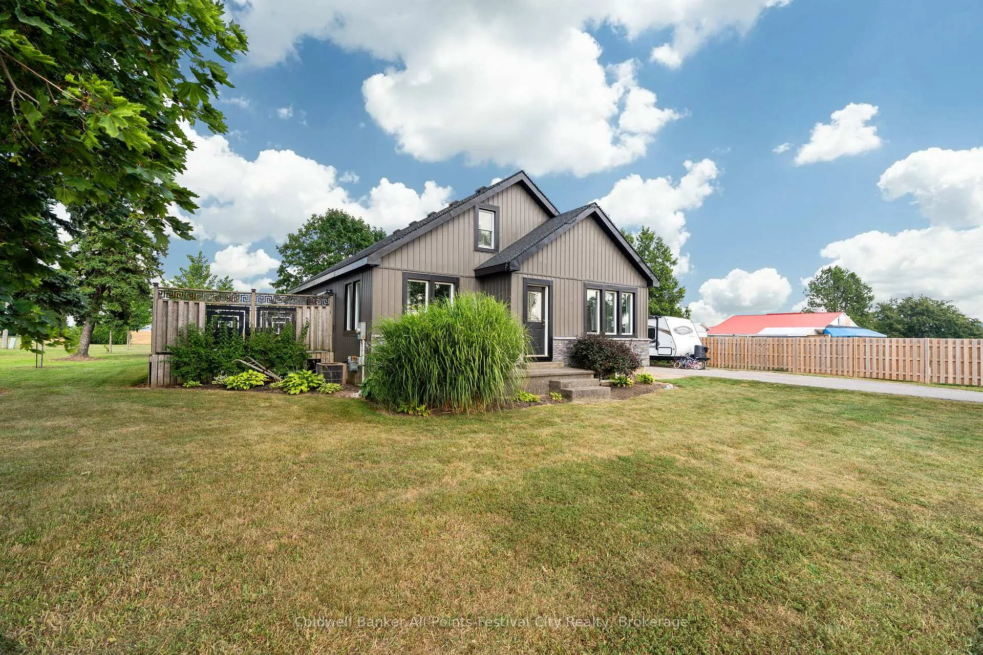 Photo 4 of 8 London Road, Huron East, Tuckersmith — HOMEH