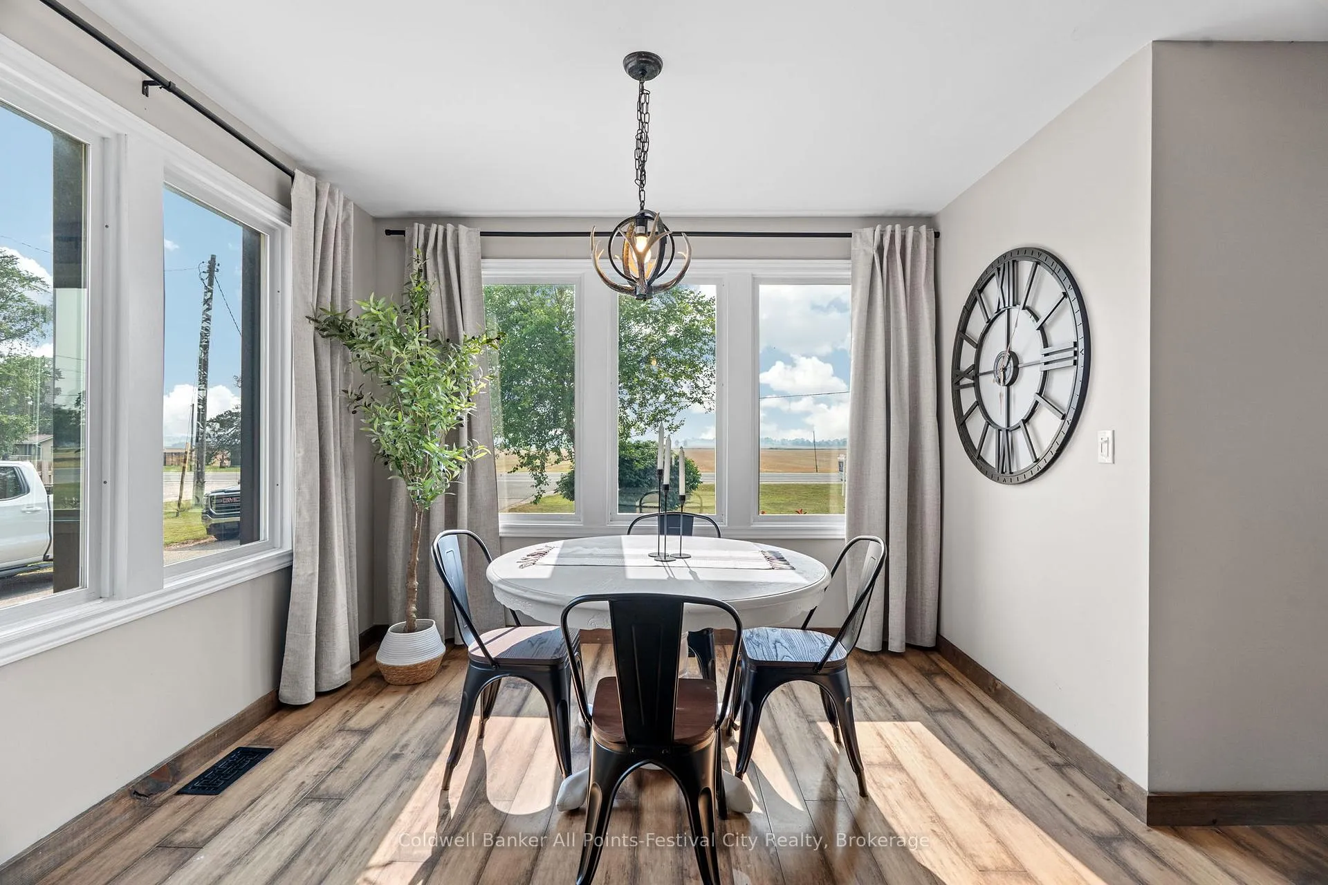 Photo 11 of 8 London Road, Huron East, Tuckersmith — HOMEH