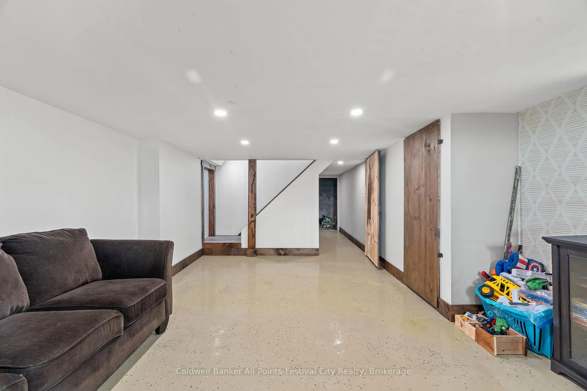 Photo 32 of 8 London Road, Huron East, Tuckersmith — HOMEH