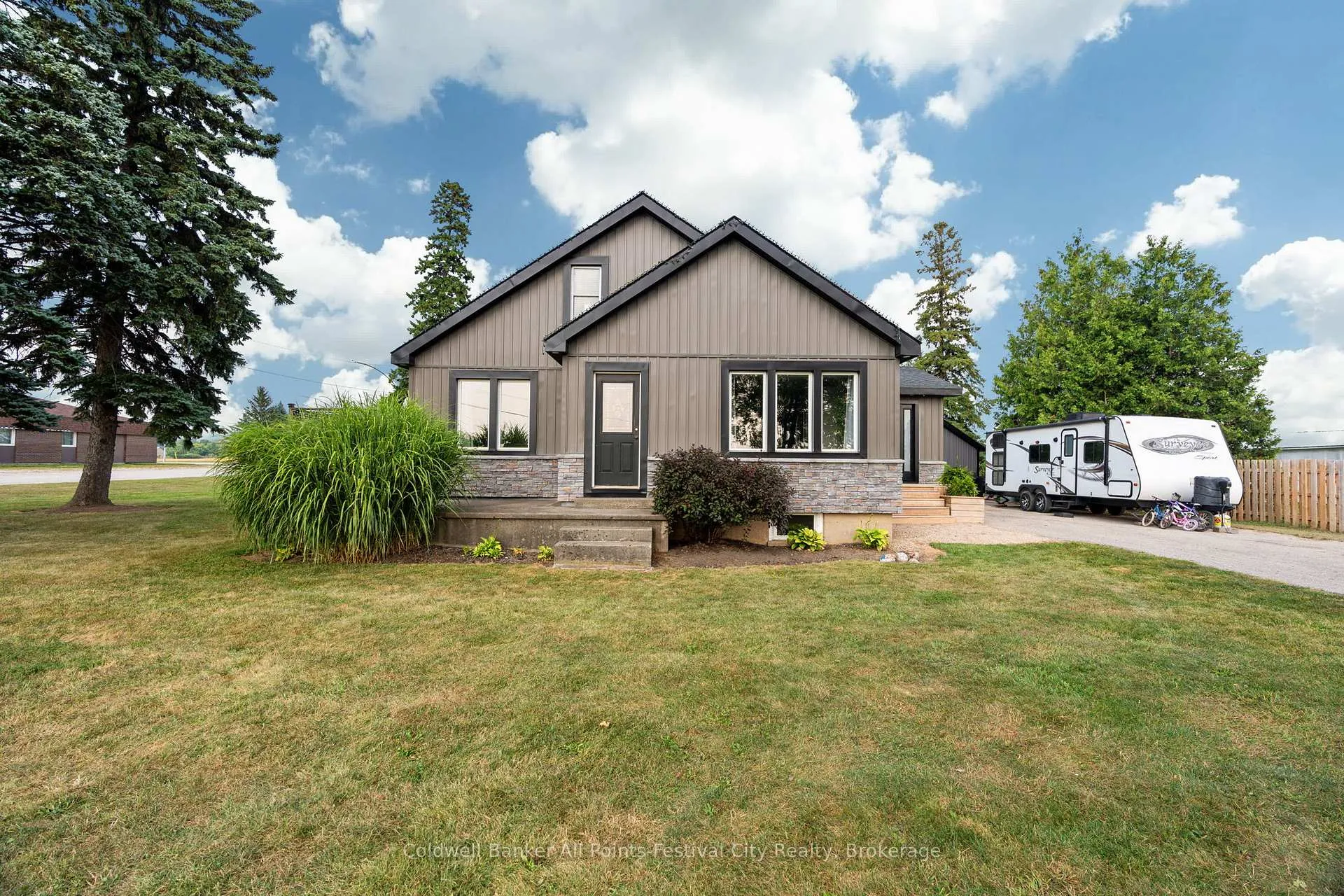 Photo 36 of 8 London Road, Huron East, Tuckersmith — HOMEH
