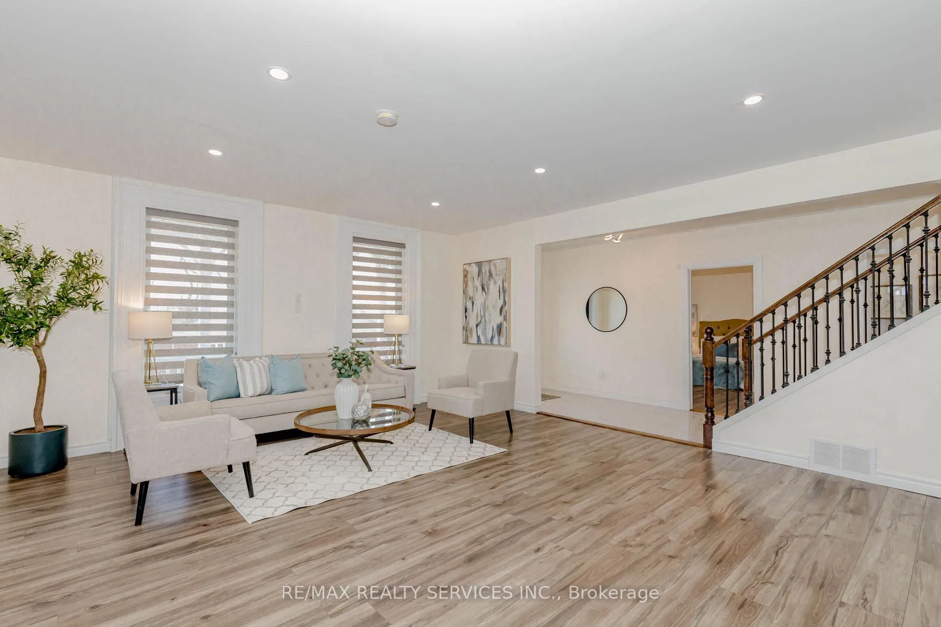Photo 9 of 51 Simcoe Street N, Brant, Burford — HOMEH